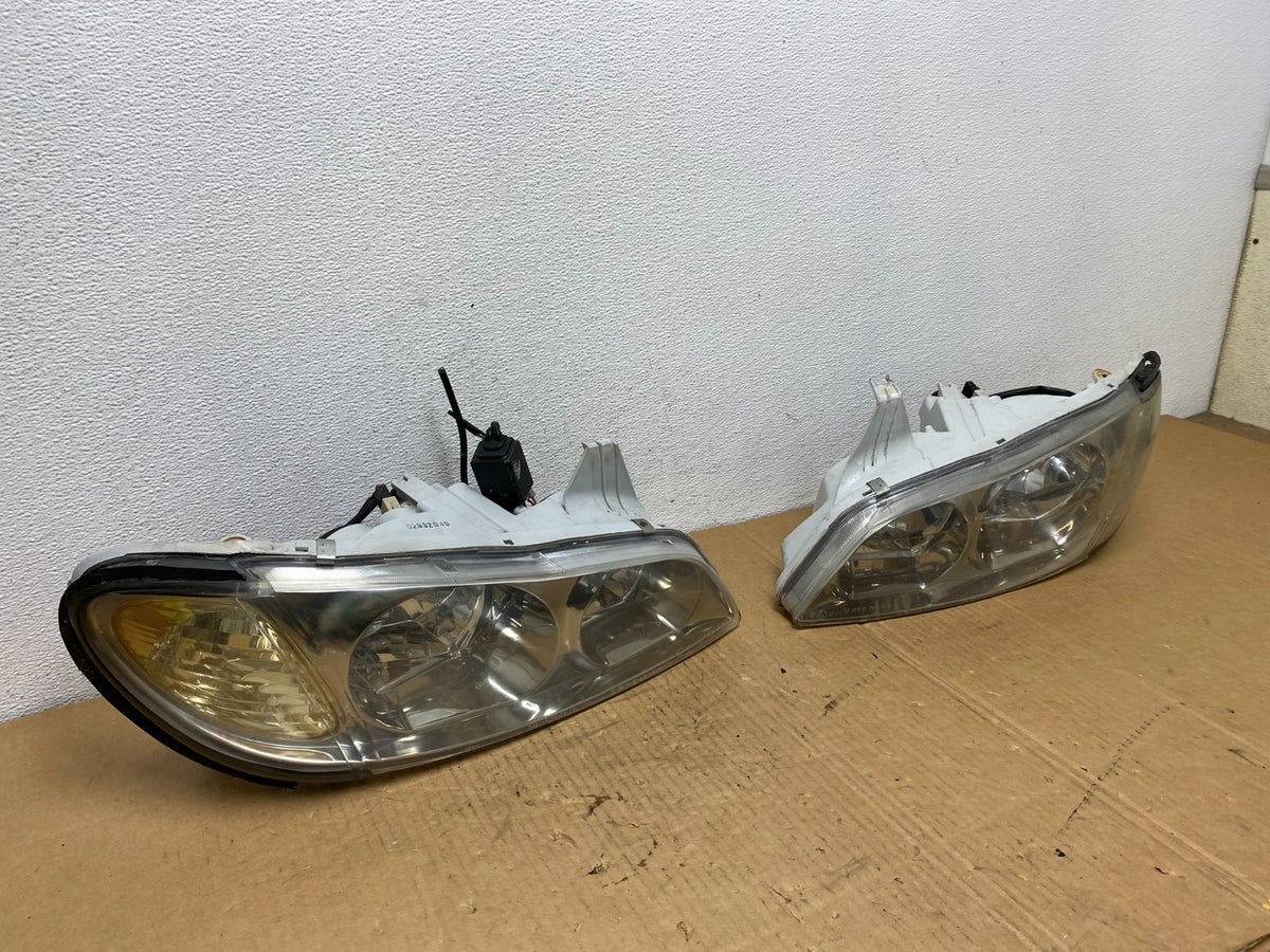 2000 to 2001 Infiniti I30 Left Right Side Headlights Halogen AC76292