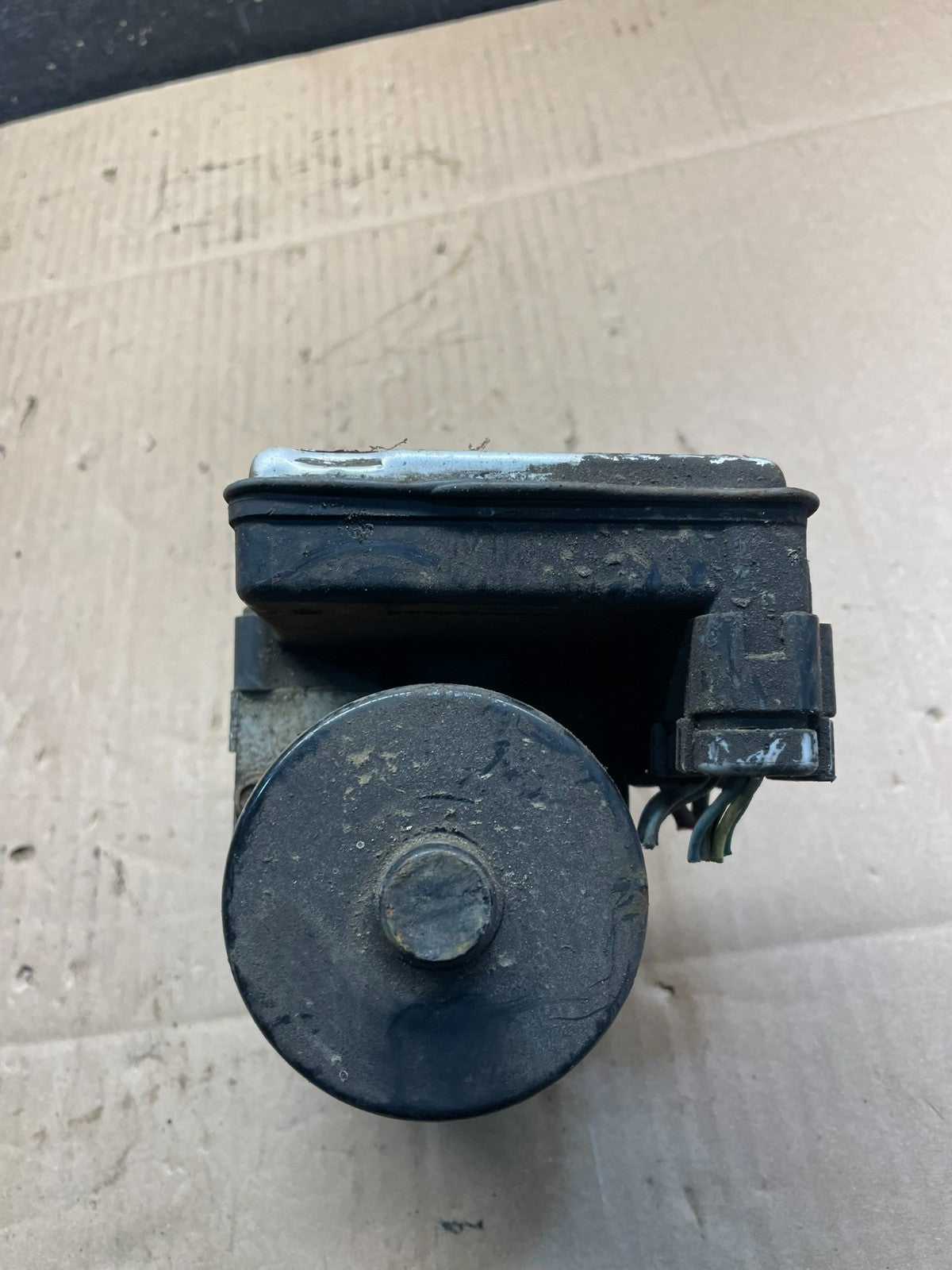 2004-07 Chevrolet Express ABS Pump Control OEM 13567136 Module R9383 DG5
