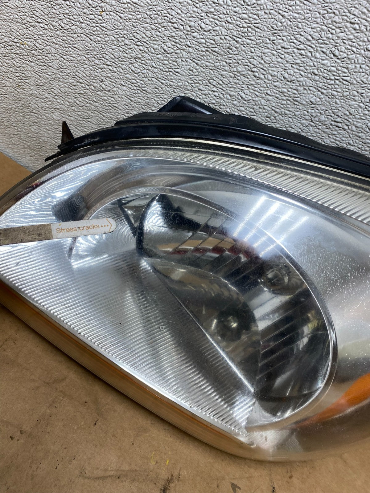 2005 to 2006 Kia Sportage Left Driver LH Halogen Headlight OEM X3767 DW5