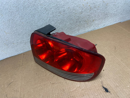 2002 - 2005 Hyundai Sonata Right Passenger RH Side Tail Light AI8468 LK1