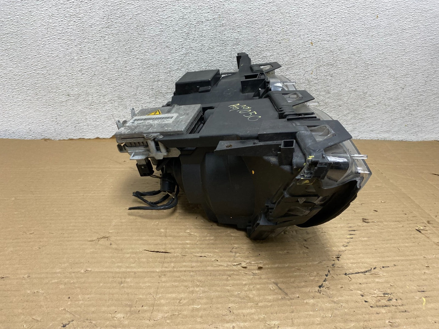 2002 - 2005 BMW 3 E46 Sedan Right Passenger RH Xenon HID Headlight AG9050 DW8