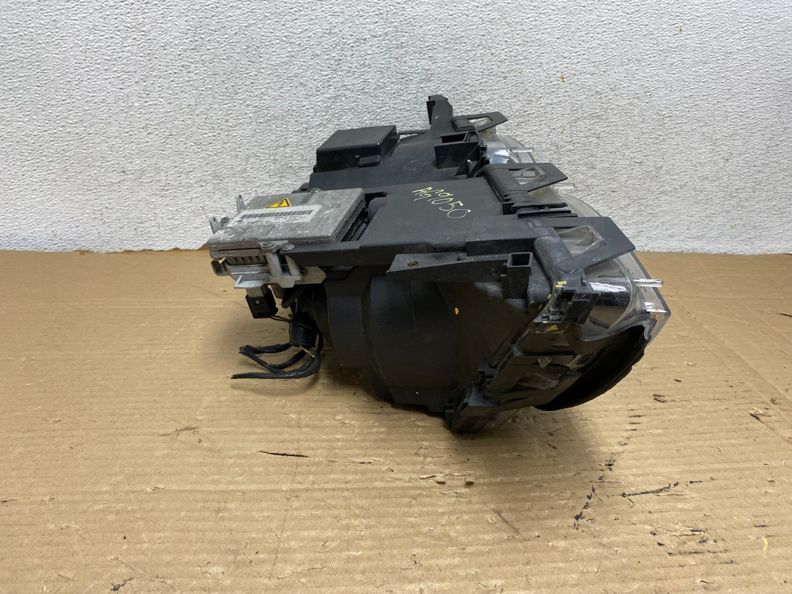 2002 - 2005 BMW 3 E46 Sedan Right Passenger RH Xenon HID Headlight AG9050 DW8