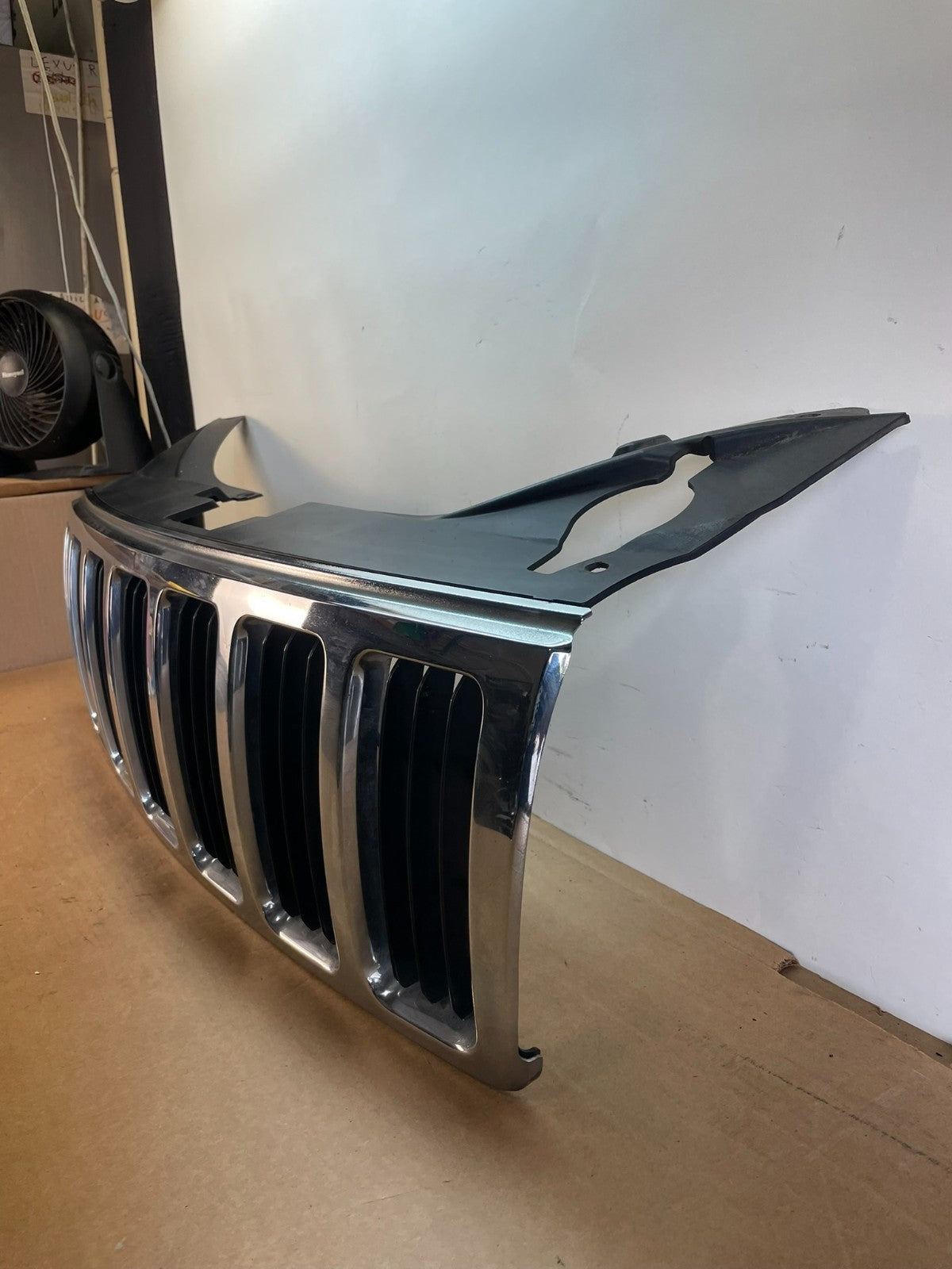 2005 2006 2007 Jeep Grand Cherokee Front Upper Grill Grille ag0853 DG1