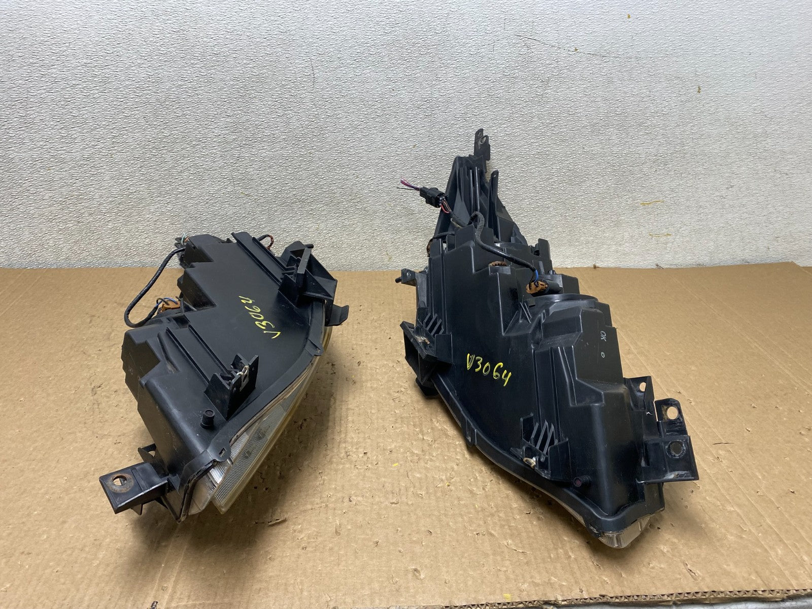 2010-2013 Mazda 3 Halogen Left+Right Side Headlights V3064 DW12