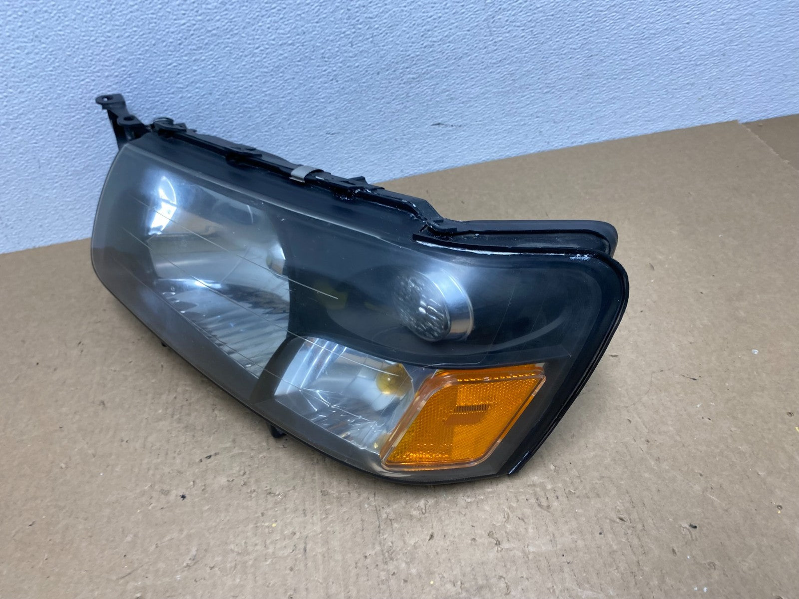 2003 2004 Subaru Forester Left Driver LH Headlight Halogen TYC AC1352 DW1