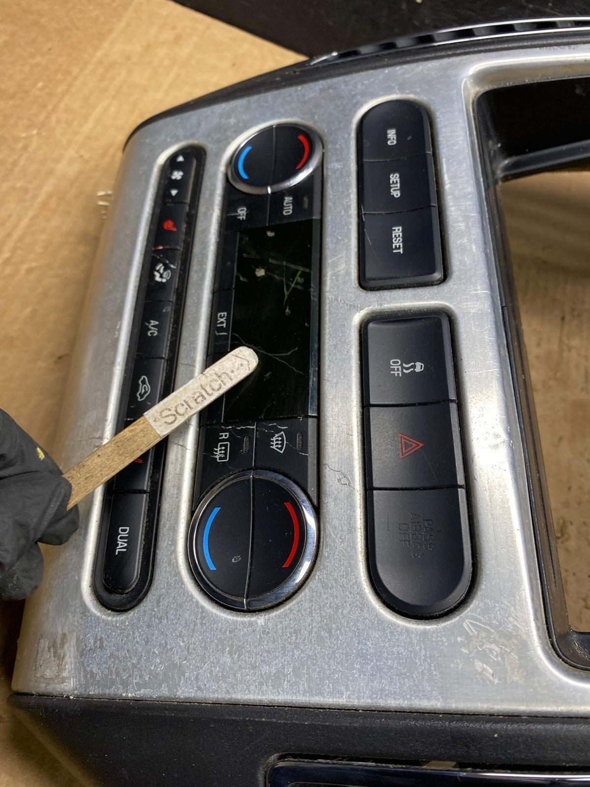 2007 - 2010 Ford Edge Heater Climate Control Radio Control Dash Bezel Z7481 DG1