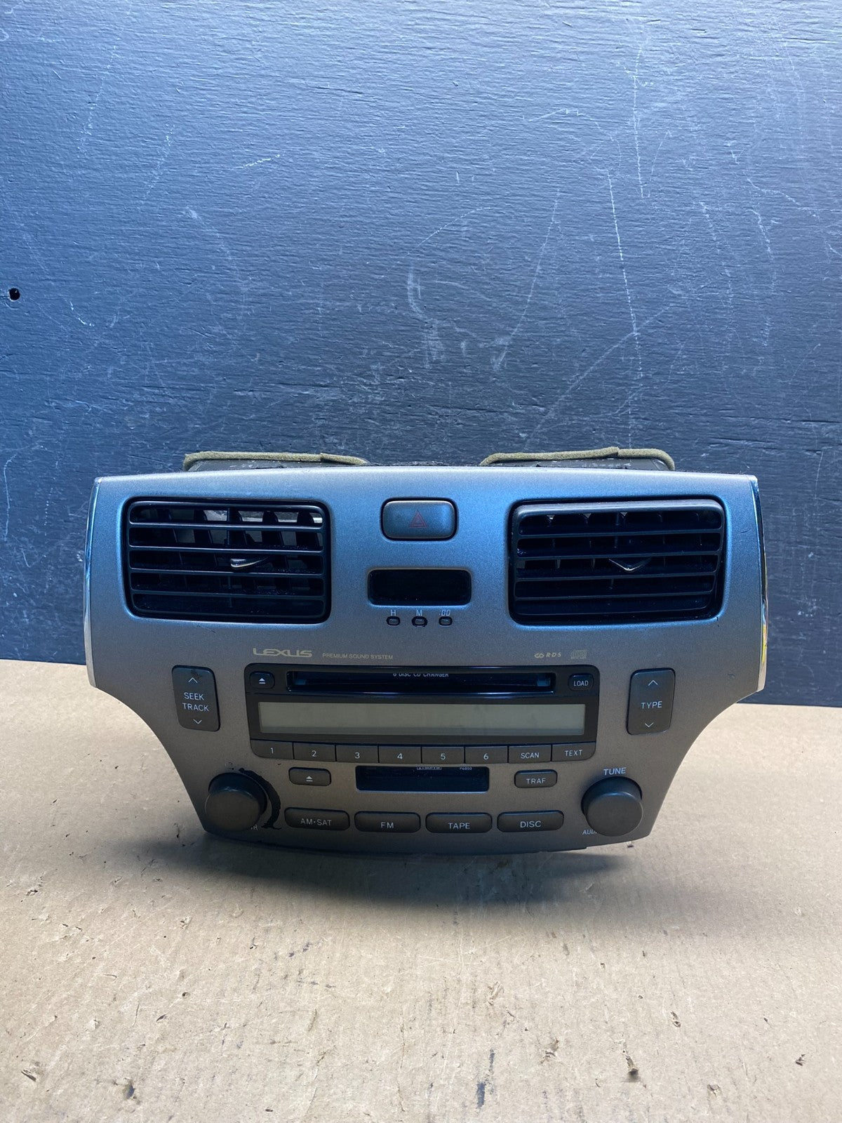 2002-2006 Lexus ES330 Es300 Radio Receiver Tape CD Air Vent Bezel AG1900 DG0