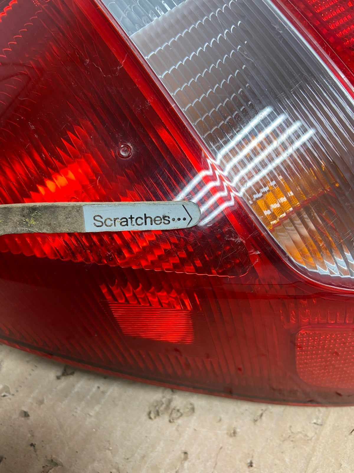 2000 to 2006 Honda Insight Left Driver LH Side Tail Light AE9365 DG3
