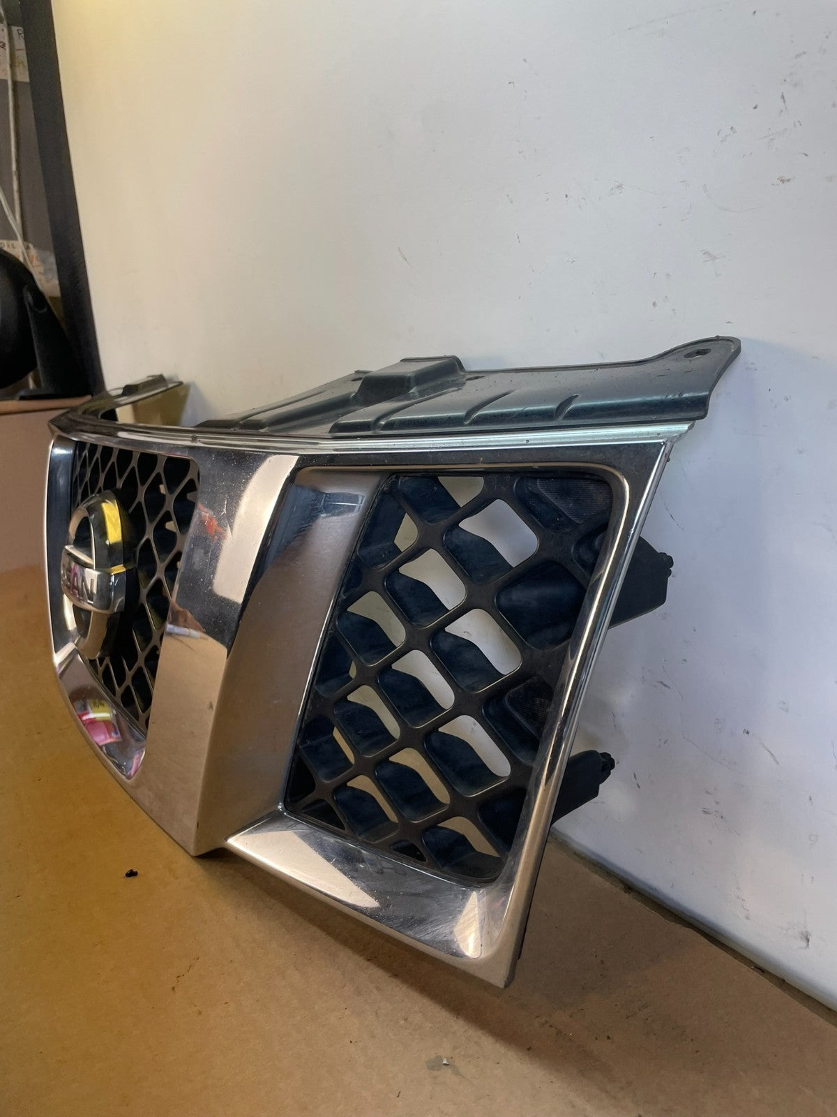 2005 2006 2007 Nissan Pathfinder Chrome Front Upper Grill Grille AF8746 DG1