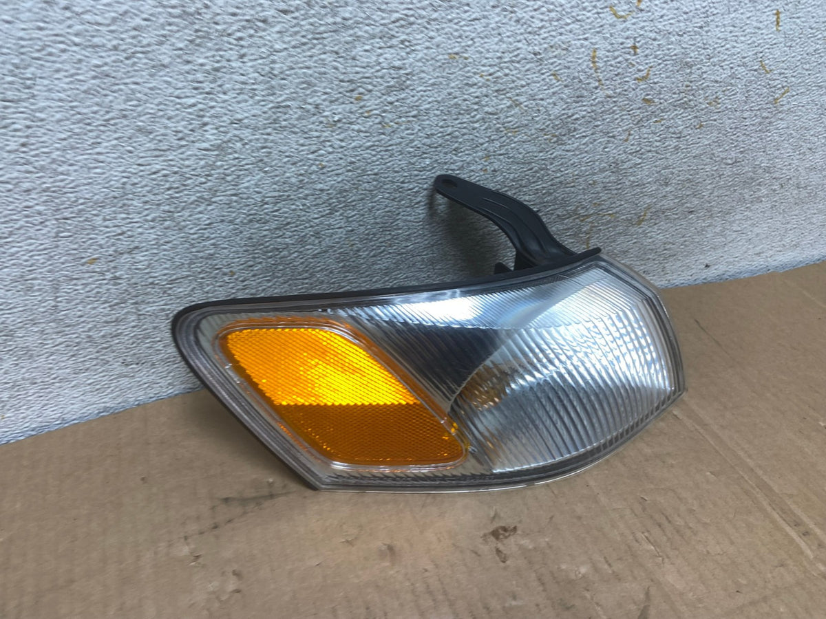 1997 1998 1999 Toyota Camry Right Passenger RH Turn Signal DEPO AI6992 LK2