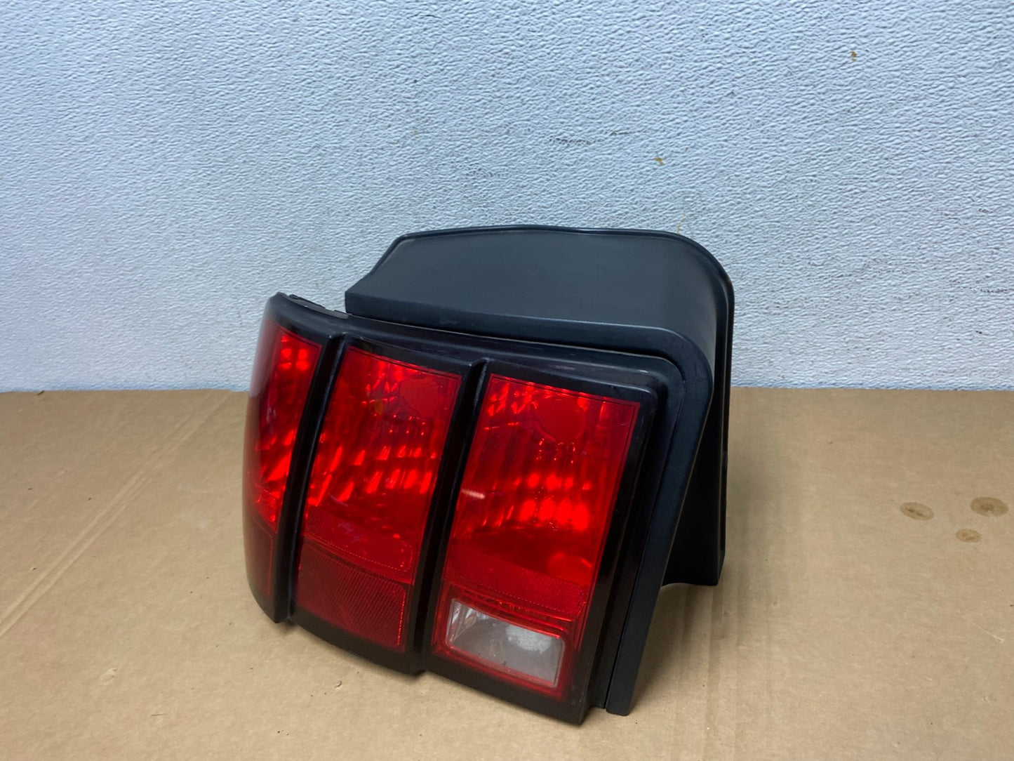 1999 - 2004 Ford Mustang Left Driver Lh Side Tail Light AD2553 LK1