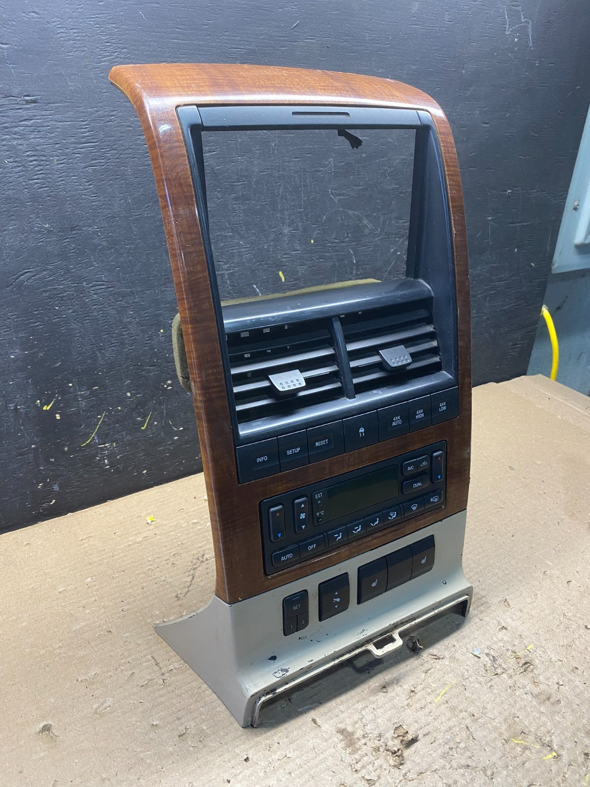 2006 - 2010 Ford Explorer Radio Heater Climate A/C Control Bezel  Trim s8872 DG1