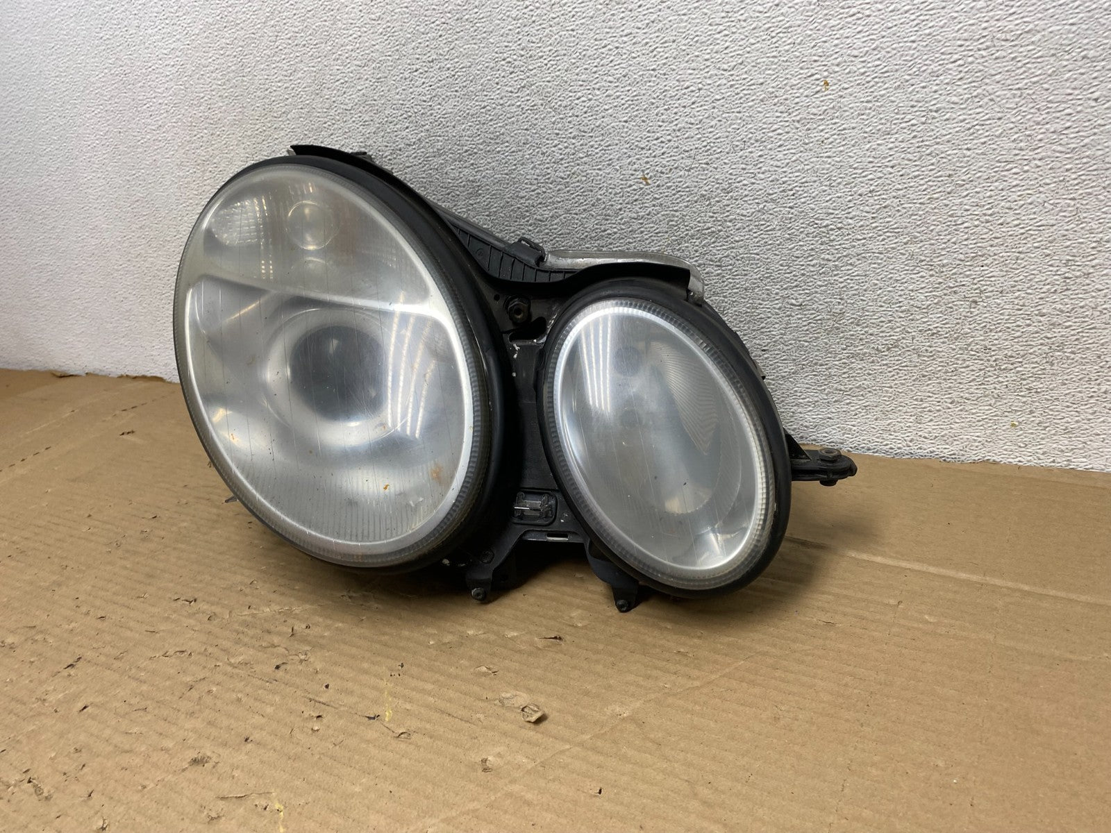 2003-2006 Mercedes E E320 E350 Class Right Passenger Halogen Headlight AG8202 DW2