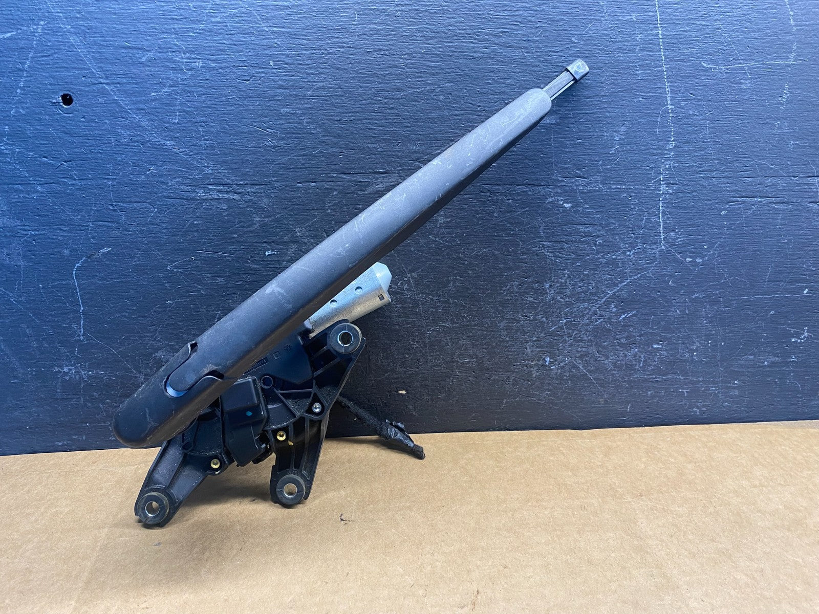 2020 to 2023 Ford Explorer Rear Windshield Wiper Motor ad7468 DG0