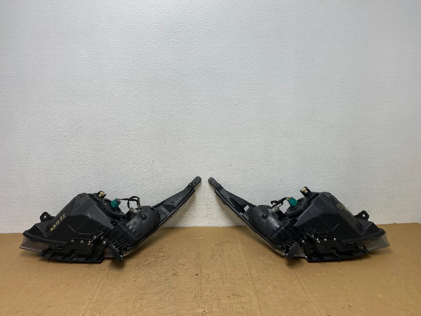 2011 to 2015 Chevrolet Cruze Halogen Left+Right Set Headlights AD1362 DW8