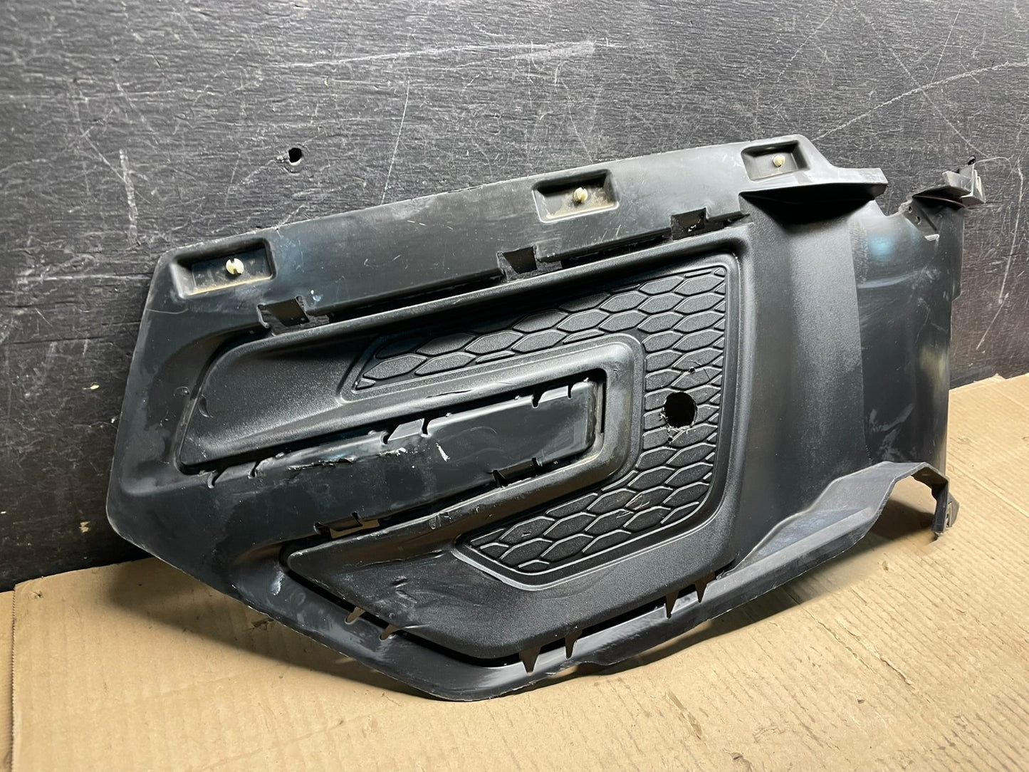 2016 - 2018 Ford Explorer Left Driver LH Fog Light Trim Bezel Oem X8676 DG1