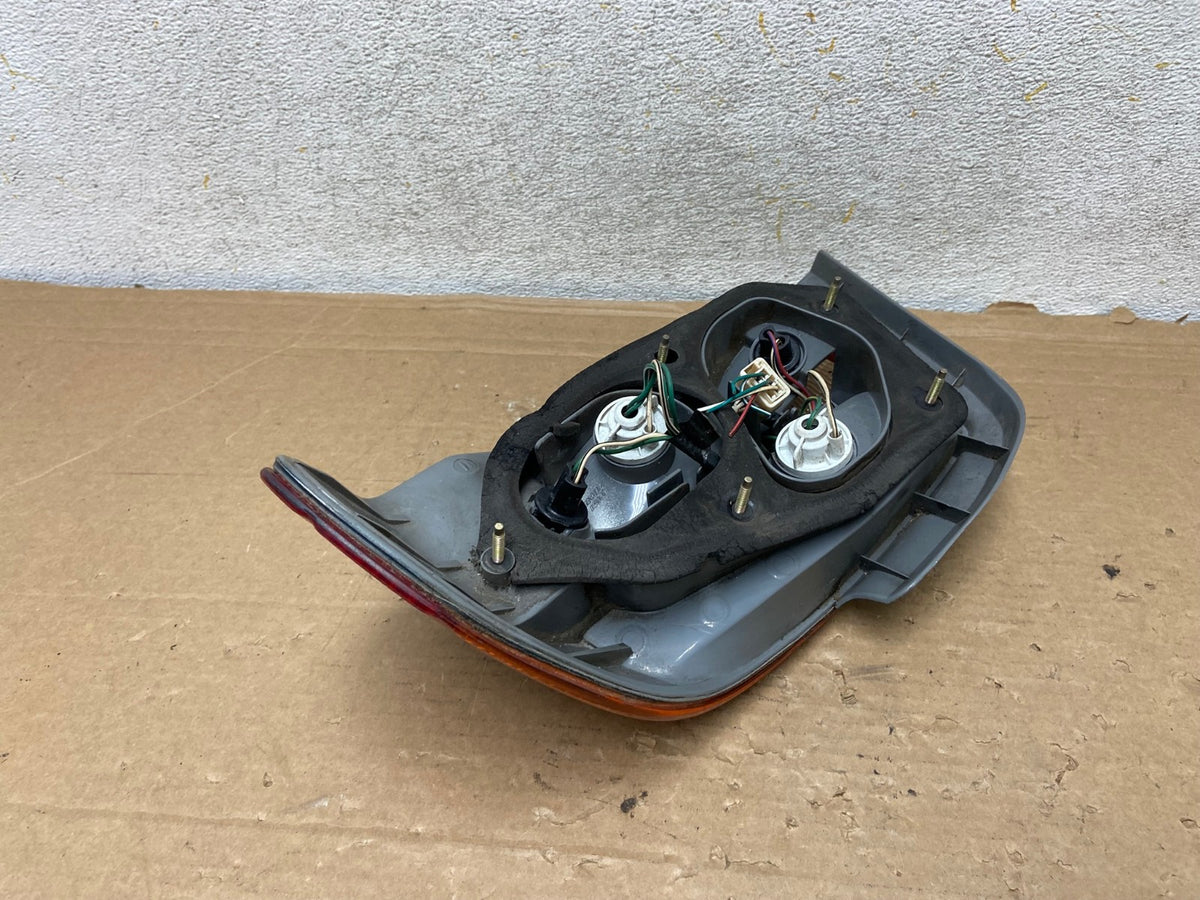 1998 to 2002 Chevrolet Prizm Left Driver Lh Side Tail Light AH8851 LK3