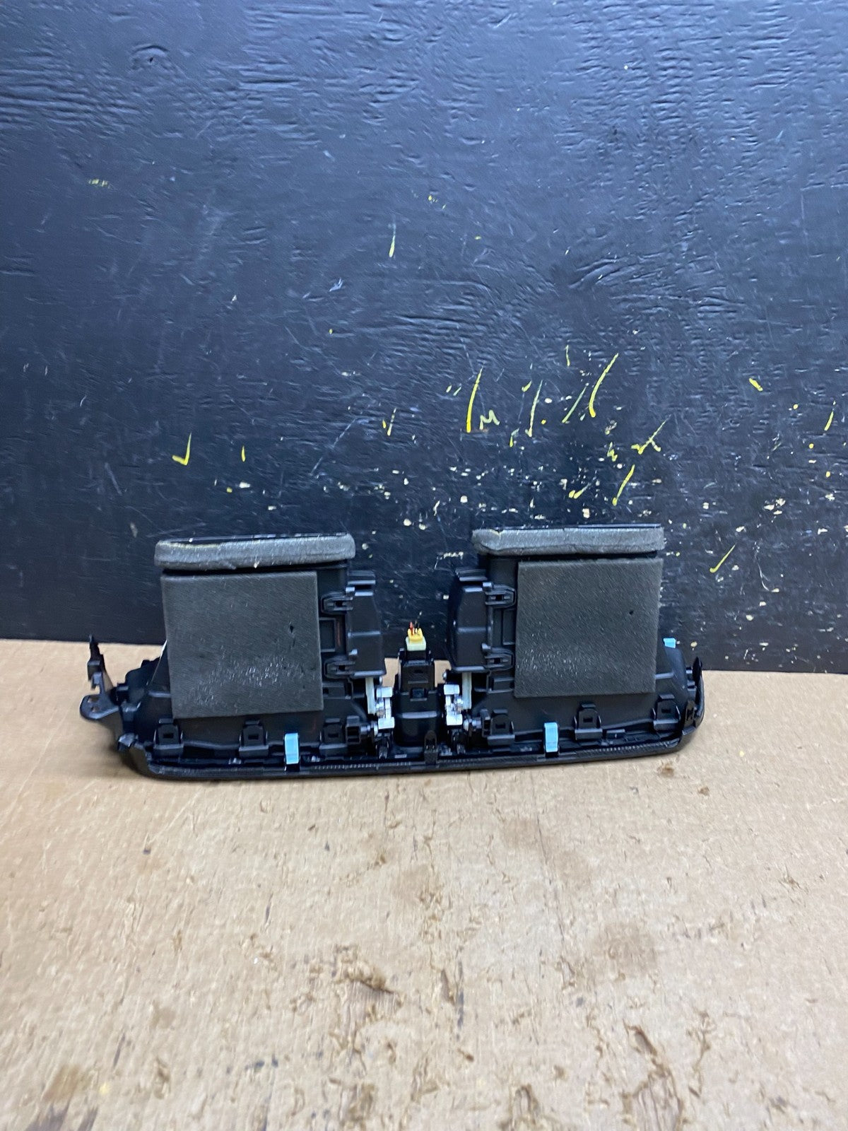 2016 to 2020 Kia Optima Front  Dash Center Air Vent Trim OEM Z9898 DG4