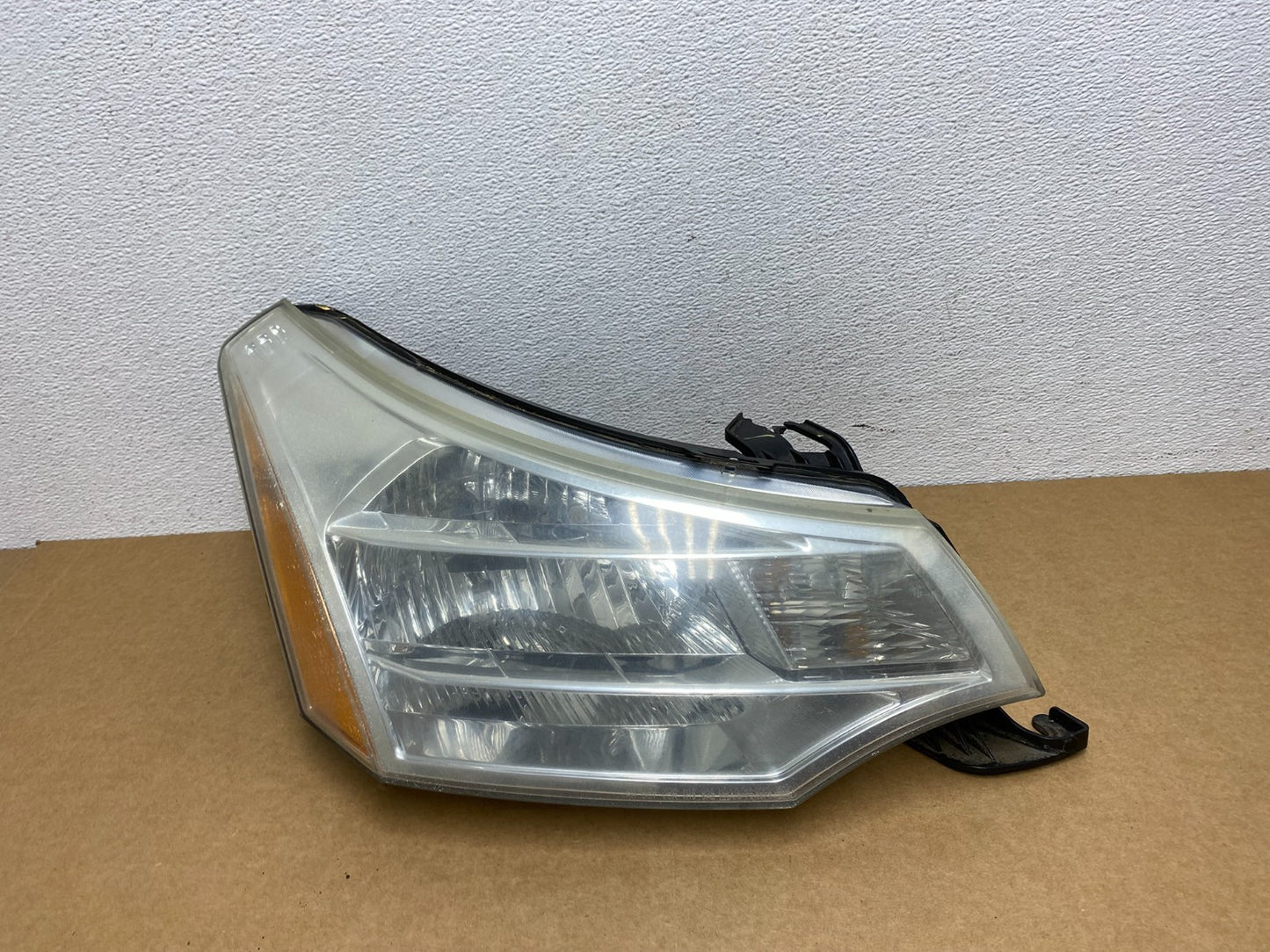 2008 2009 2010 2011 Ford Focus Right Passenger Rh Side Headlight AC1654 DW0