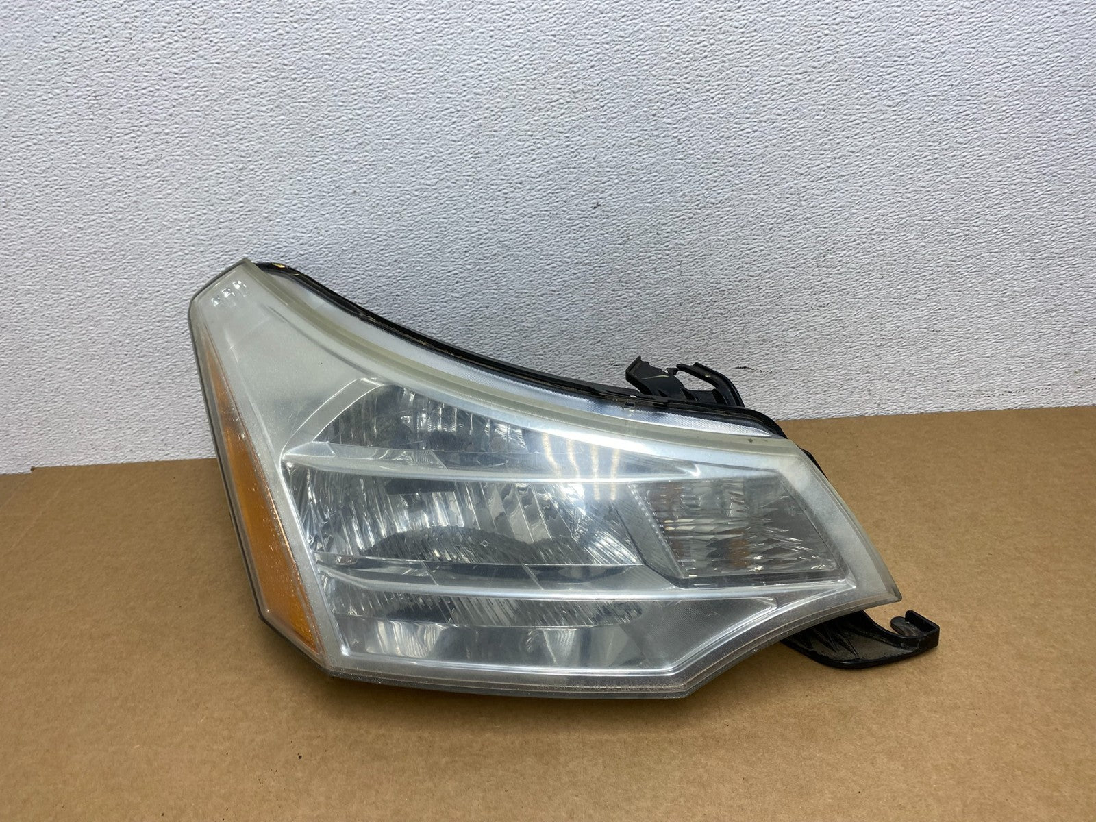 2008 2009 2010 2011 Ford Focus Right Passenger Rh Side Headlight AC1654 DW0