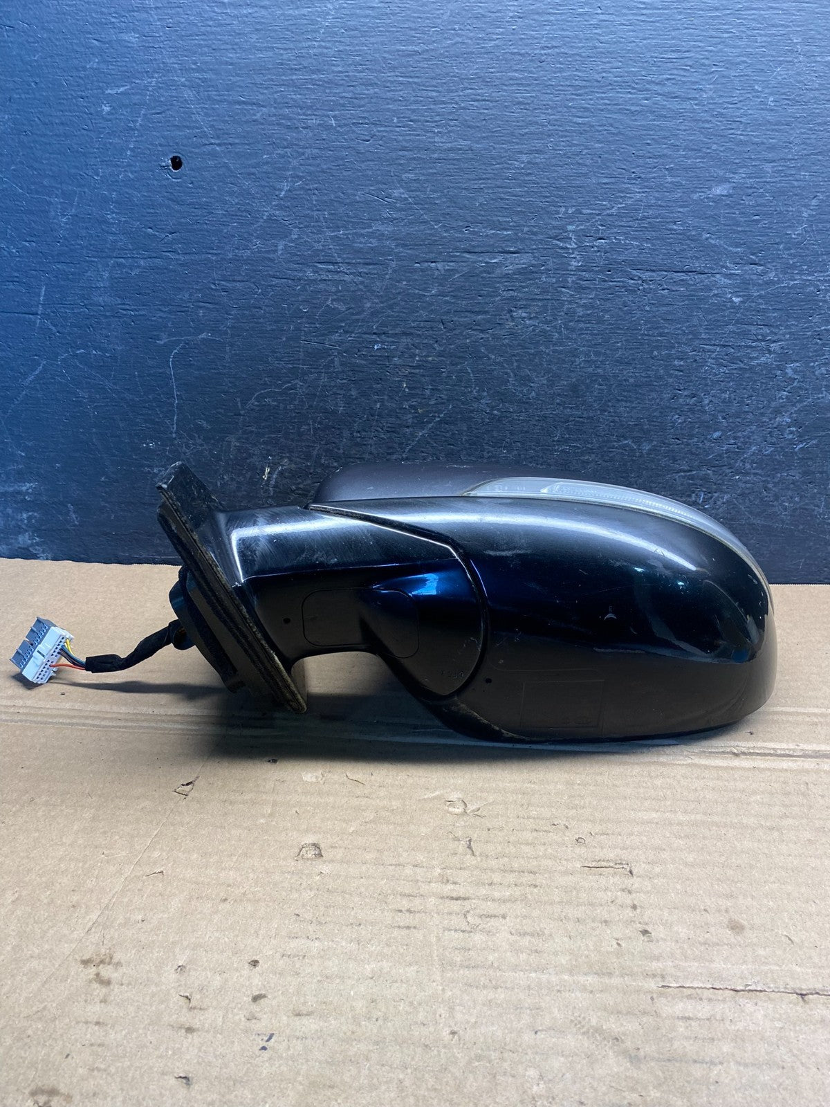 2016 to 2020 Kia Sorento Left Driver LH Door Mirror Turn Signal AE8130 DG3