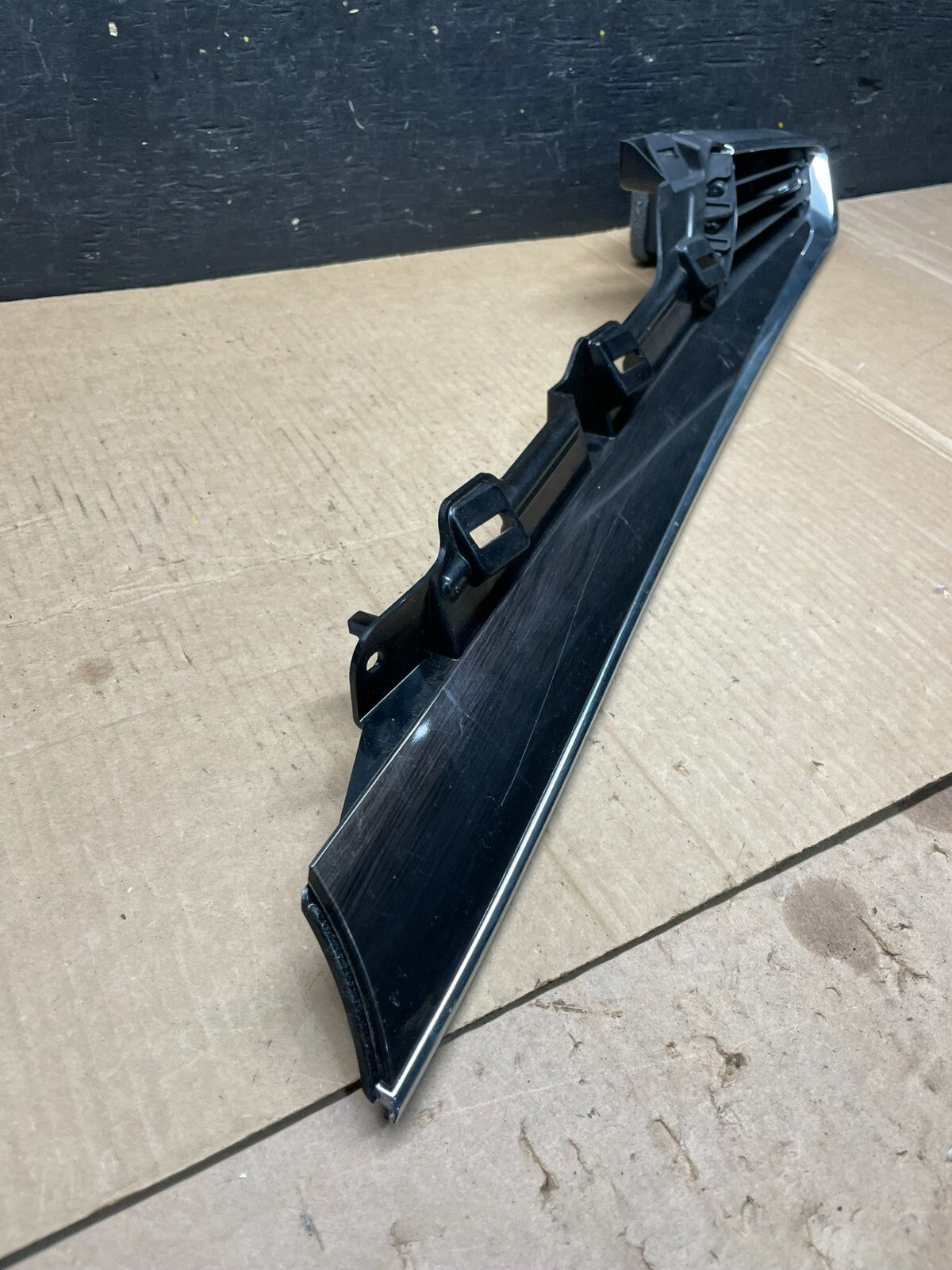 2018-2019 Buick Enclave Dash Applique Panel Vent Right RH Panel M4290 DG2