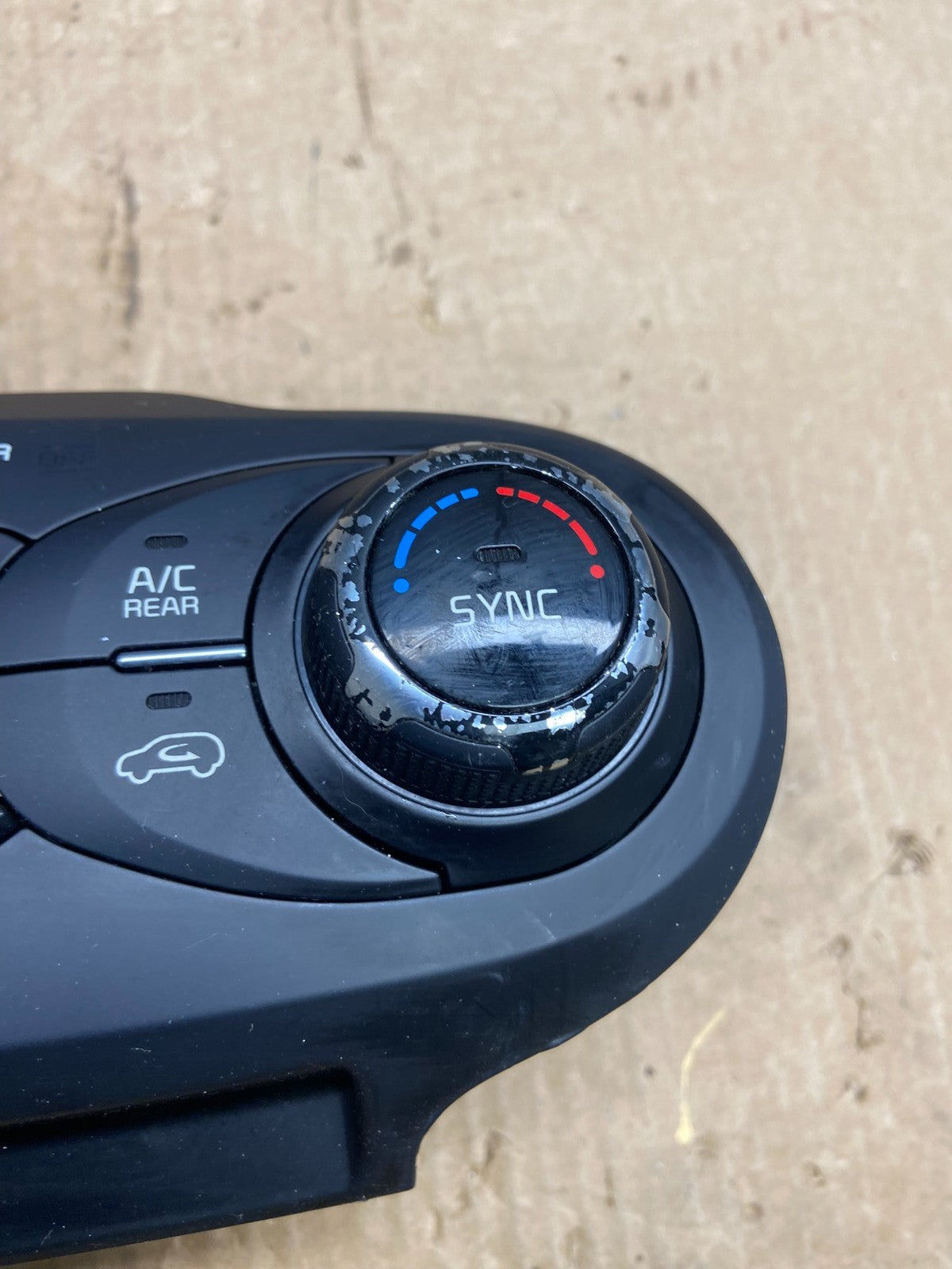 2016 to 2018 Kia Sorento Temperature AC Climate Control 97250-c6xxx  Z4233  DG1
