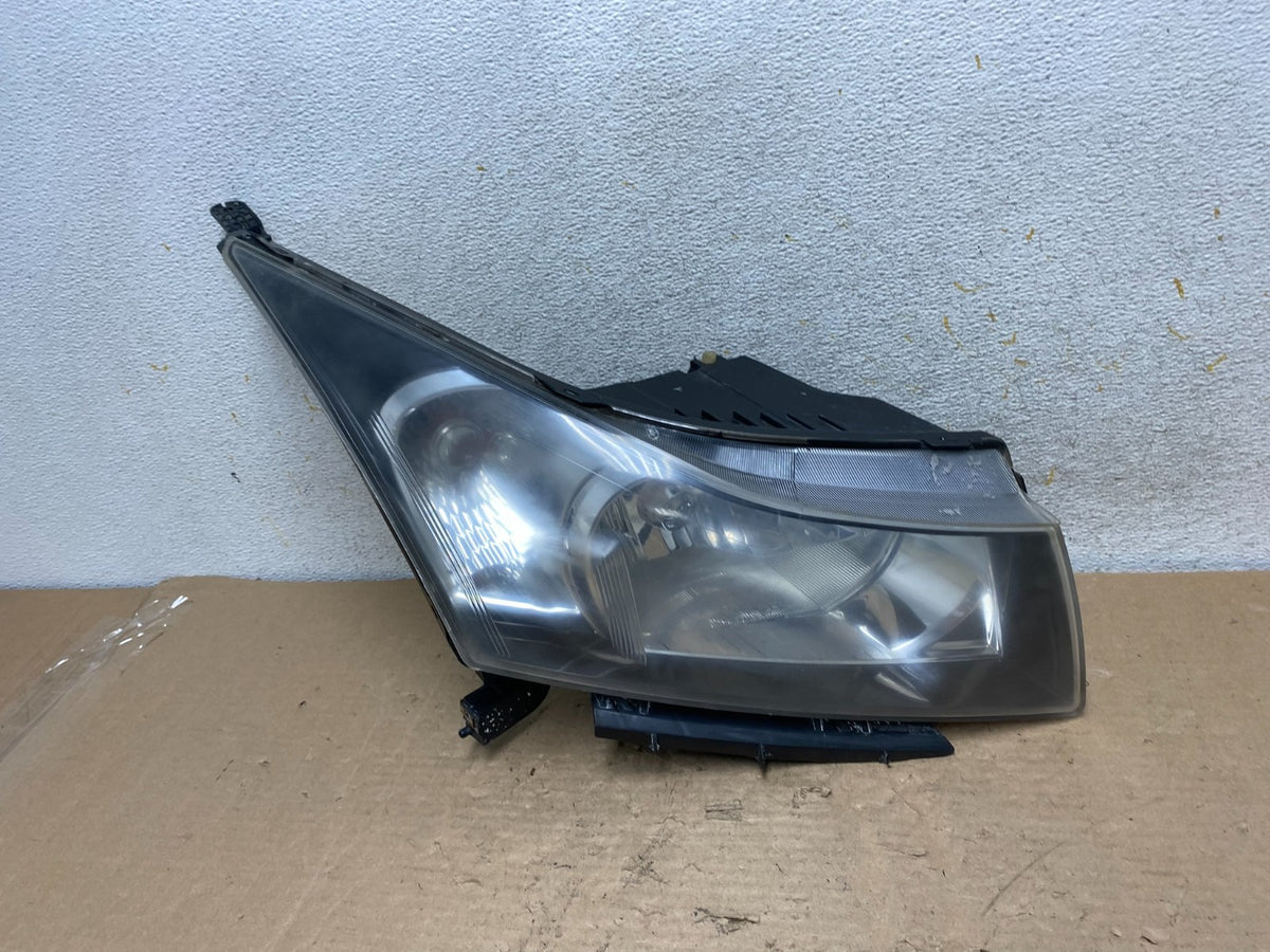 2011 to 2015 Chevrolet Cruze Halogen Right Passenger Rh Headlight AI1081 DW0