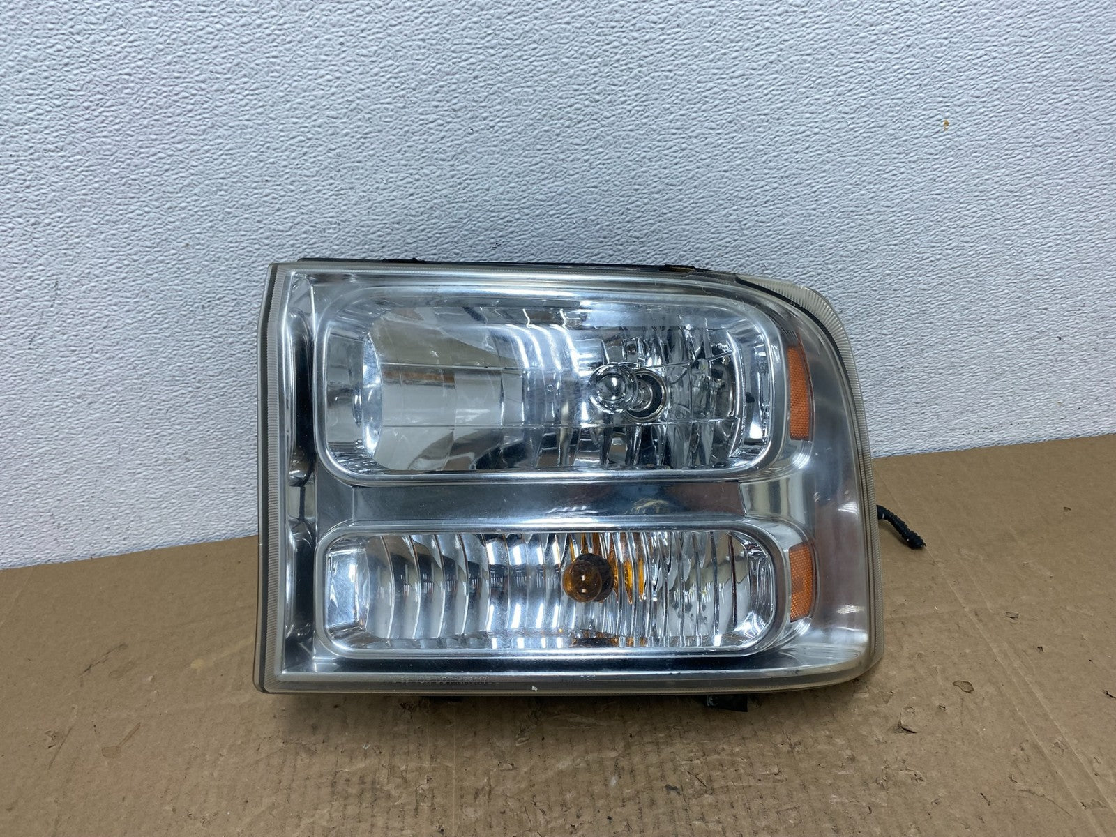2005-2007 Ford F-250 F250 Super Duty Left Driver LH Side Headlight AC3946 DW0
