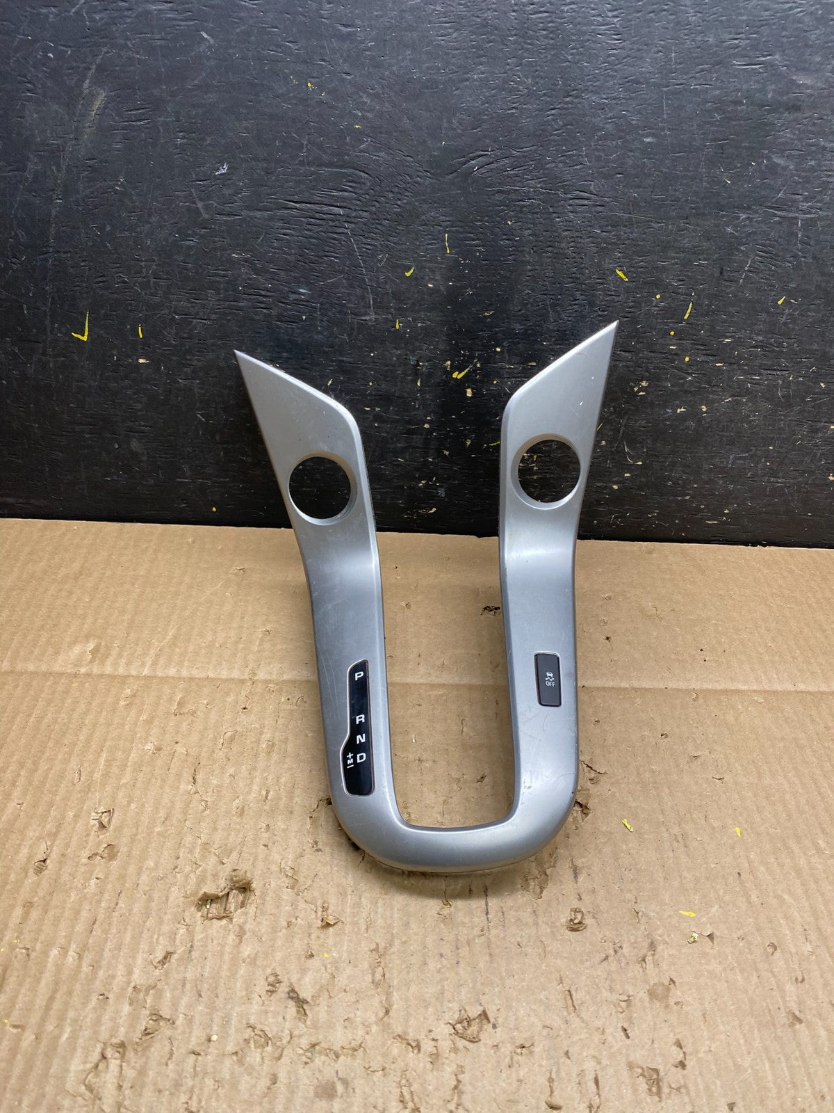 2011 to 2014 Chevrolet Cruze Center Console Gear Shift Trim Panel V1555  DG0