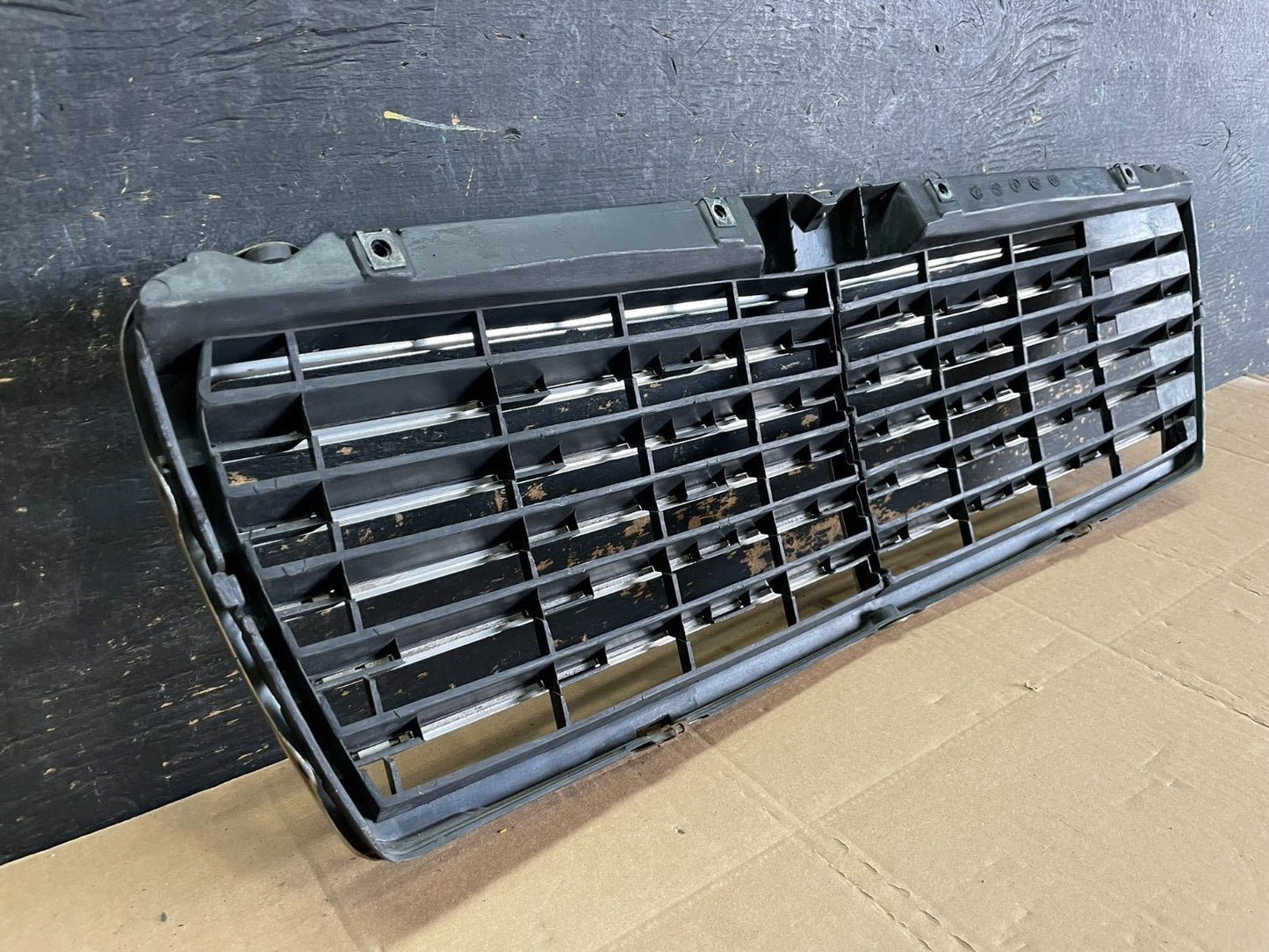 1996 to 1999 Mercedes Benz E320 Front Grill Grill 2108880123 AA88265