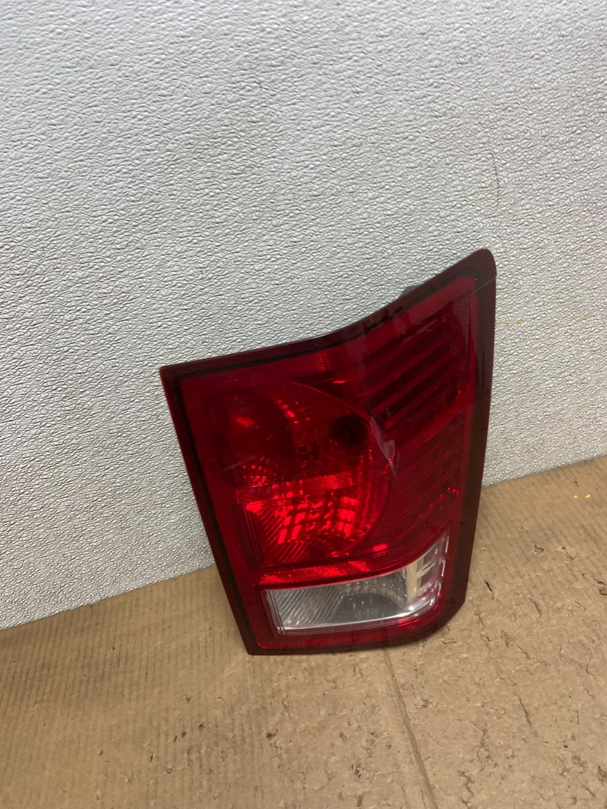 2007 to 2010 Jeep Grand Cherokee Right Passenger Tail Light AA7115 DW2