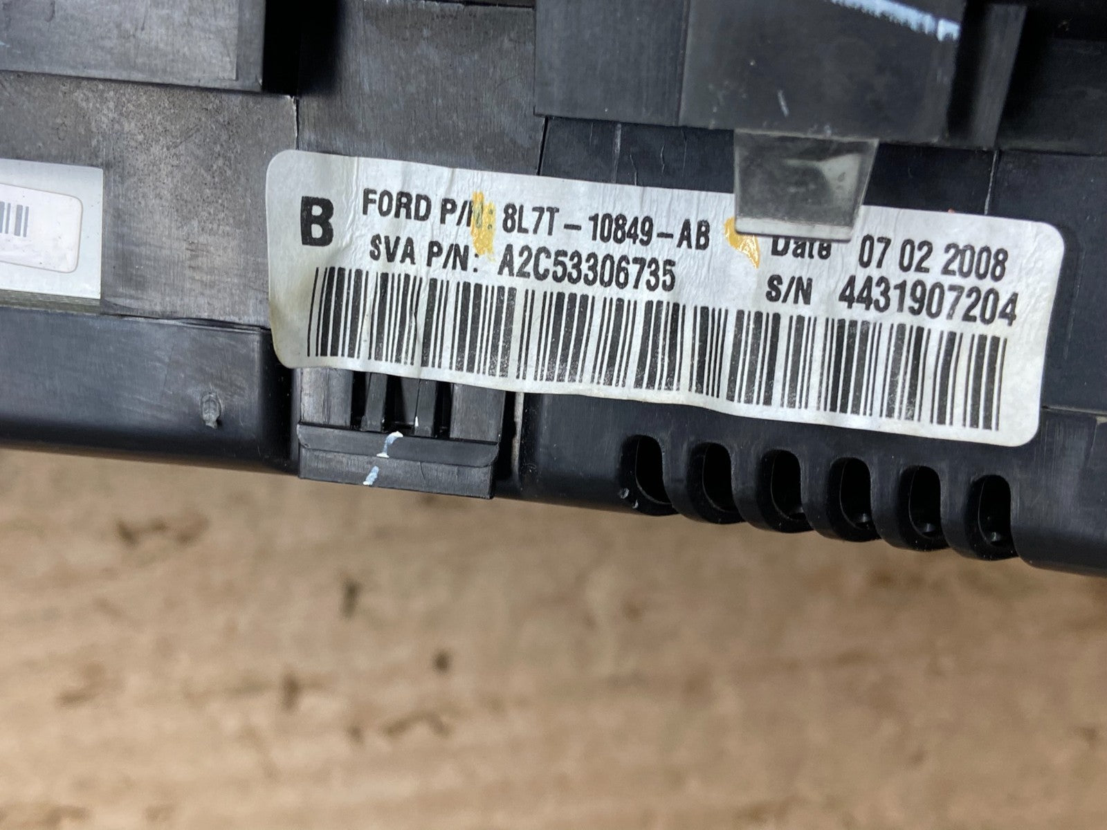 2007 to 2008  Lincoln Navigator Speedometer Gauge Cluster y5527 DG6