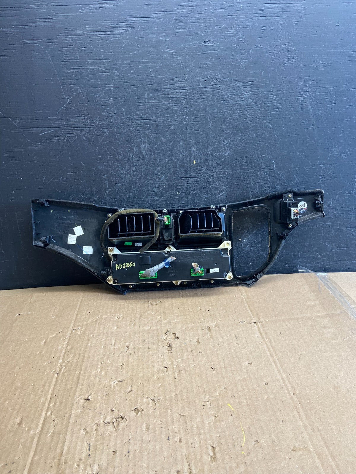 2005 to 2010 Honda Odyssey Radio Climate Control Dash Trim Bezel ad2264 DG3