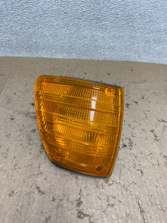 1973 to 1980 Mercedes W116 S-Class Right Passenger Turn SIgnal Light X2192 DG0