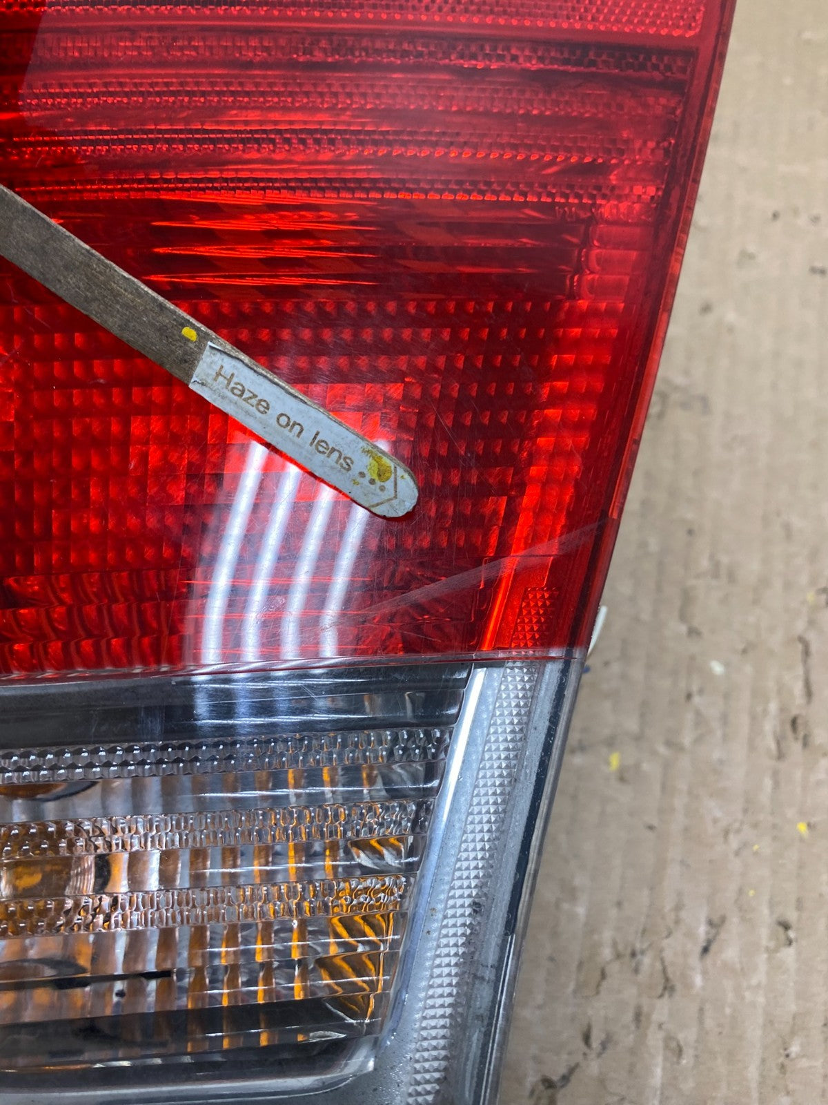 2002 - 2005 BMW 3 E46 Series Right Passenger Tail Light T7626 PS5