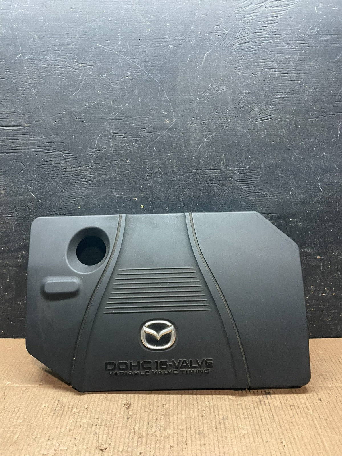 2004 to 2006 Mazda 3 DOHC 16 VALVE Engine Shield Top Cover Oem y2001 DG0