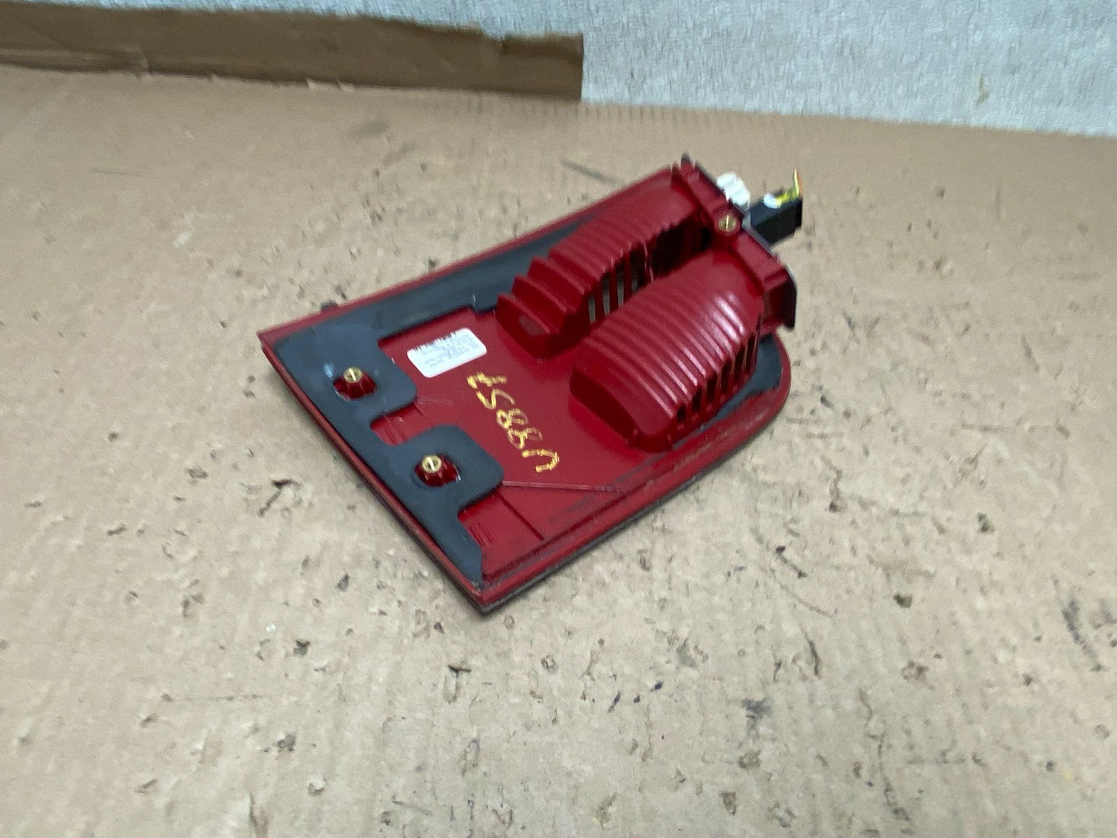 2004-2006 BMW X5 Right Passenger RH Side Inner Tail Light Oem U8857 DW7