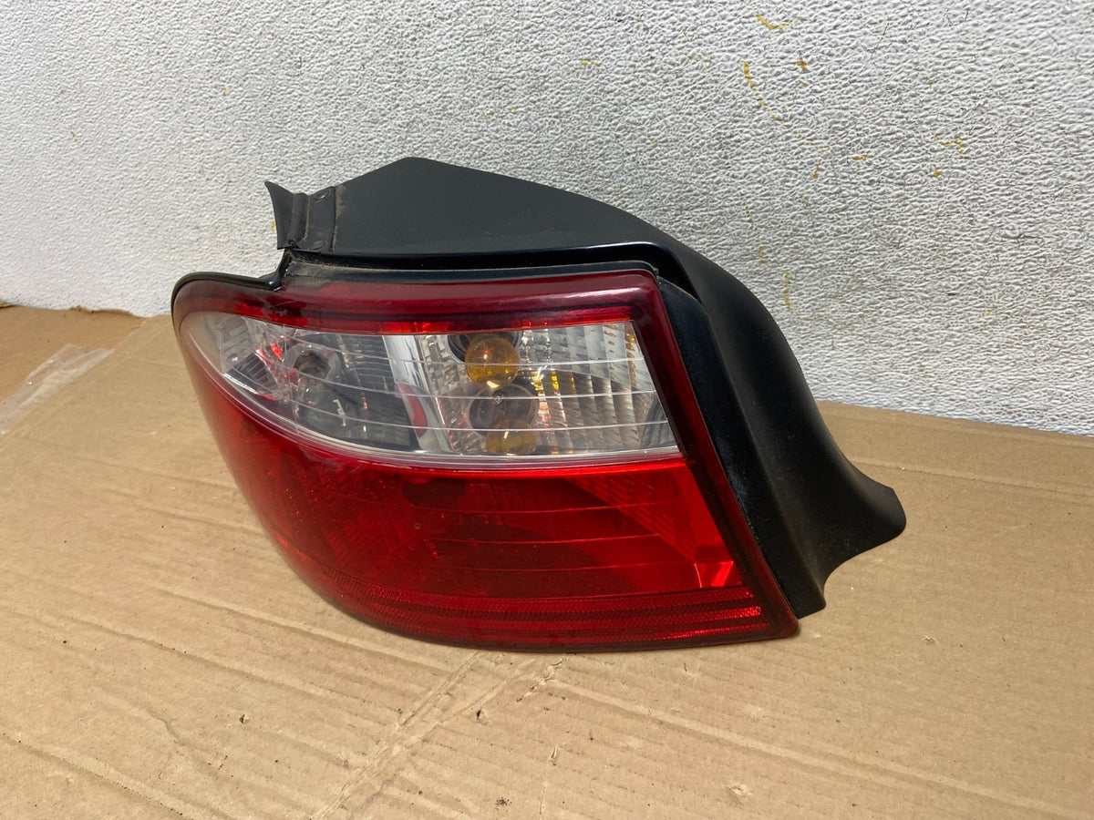 2004 2005 Mercury Sable Left Driver Side Tail Light AH2228 DG2