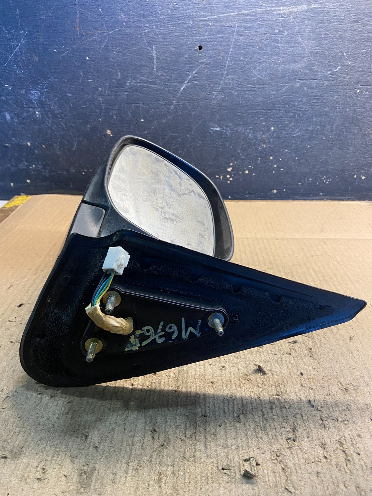 2001 to 2006 Toyota Sequoia Left Driver View Door Mirror OEM Z2124 MS4