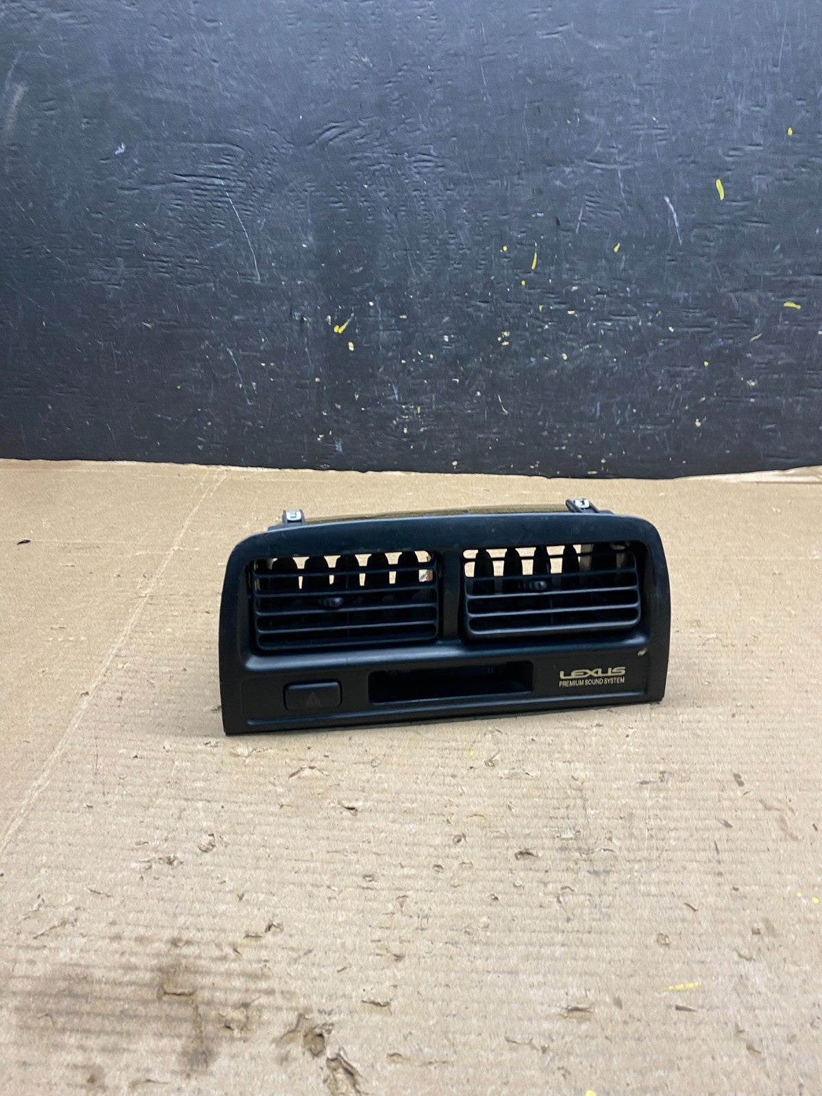 1997 to 2001 Lexus ES330 ES300 Front Center Side Air Vent R2907 DG0