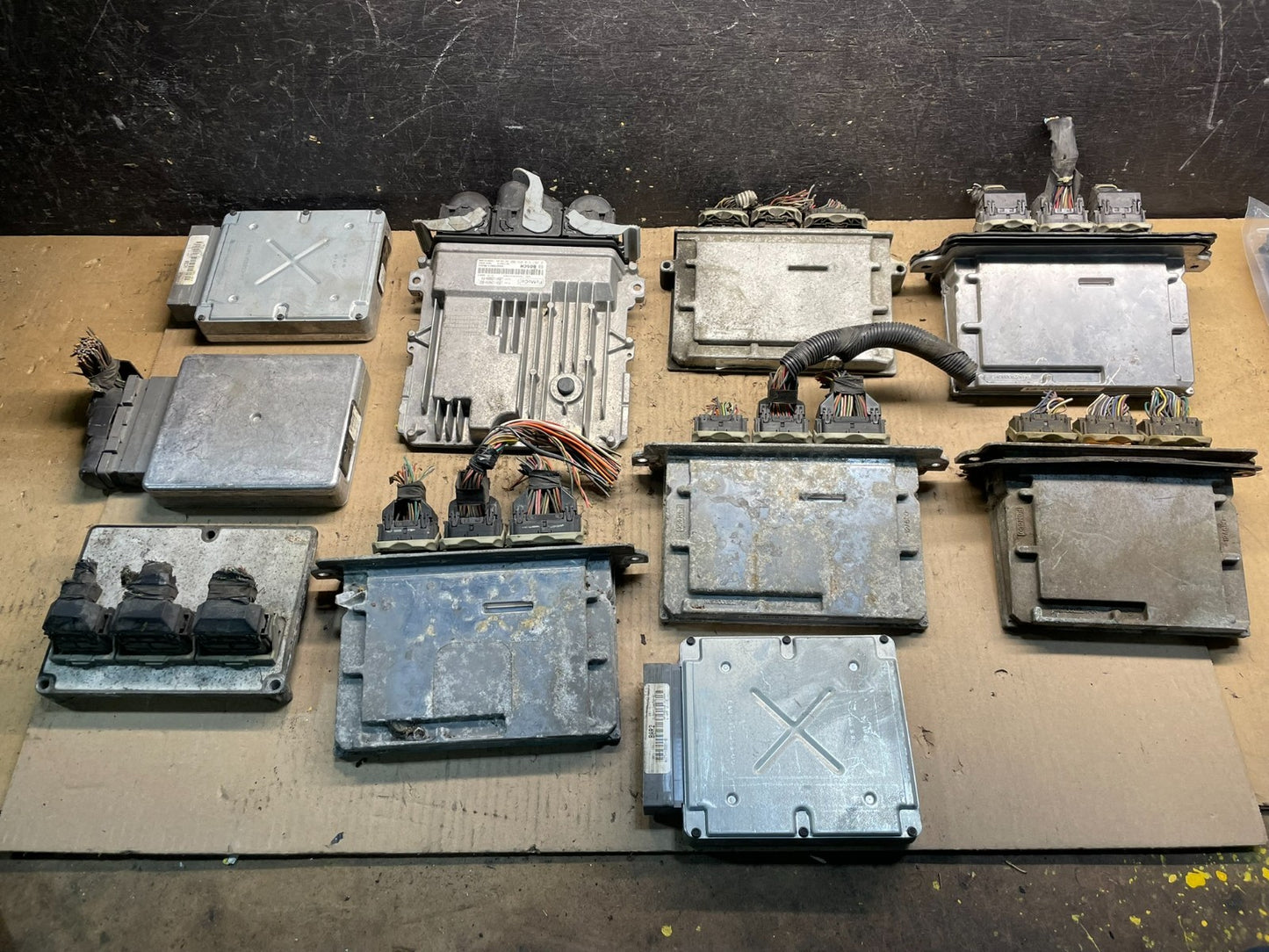 Mix of 10 Ford ECM Engine Computer Module X0812 PS0