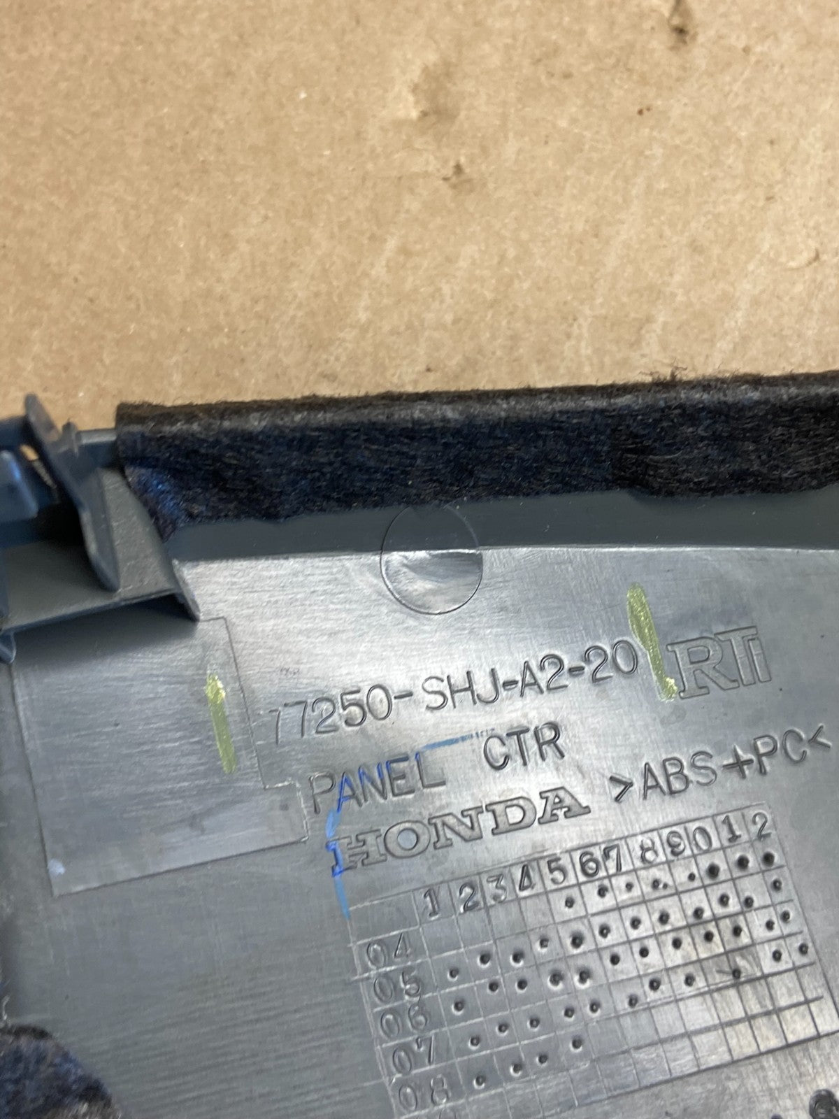 2005 to 2010 Honda Odyssey  Radio Climate Control Dash Trim Bezel ab8851 DG4