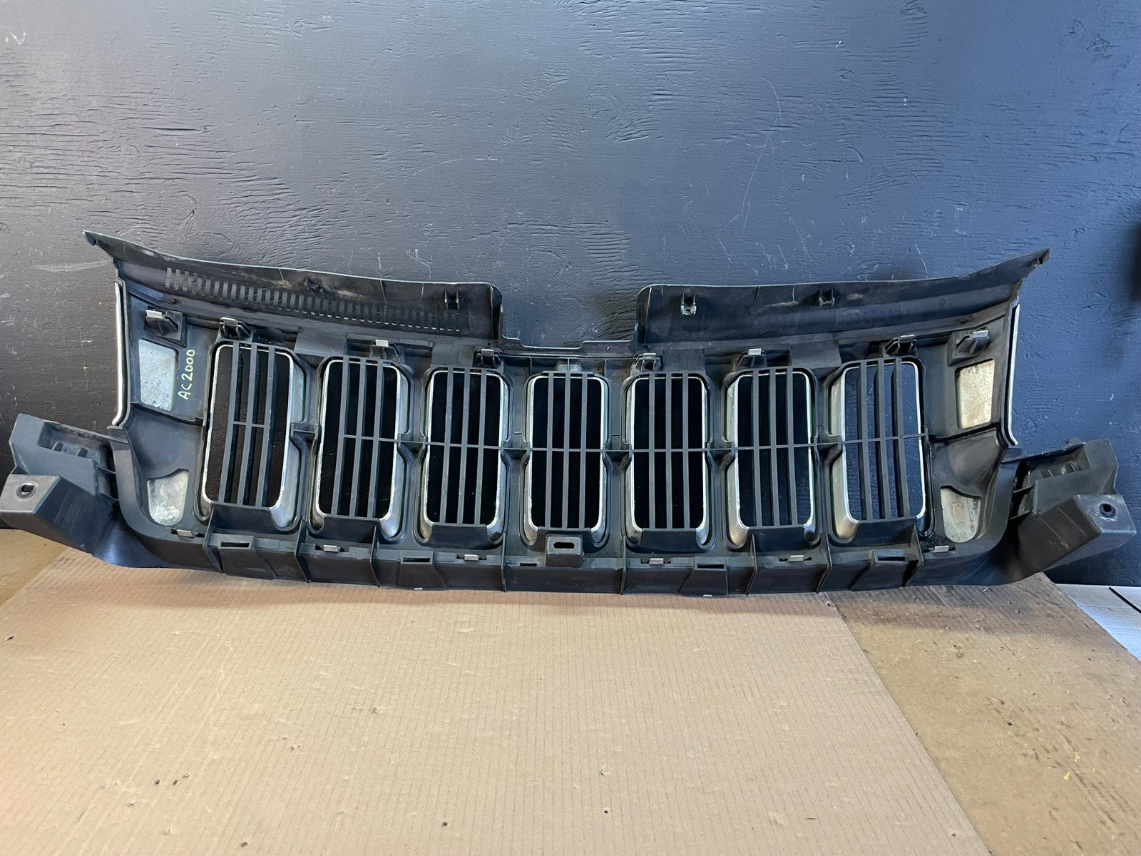 2011 to 2013 Jeep Grand Cherokee Front Upper Grill Grille OEM AC2001 DG5