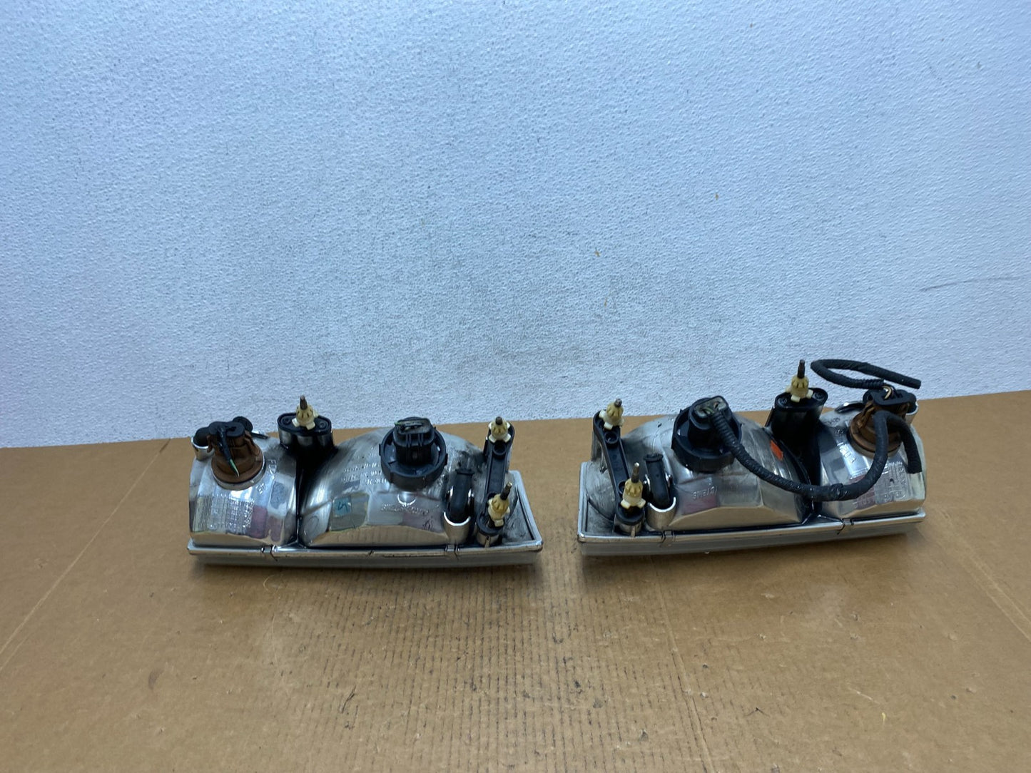 1998 to 2002 Mercury Grand Marquis Left+Right Set Halogen Headlight AE0558 DG7