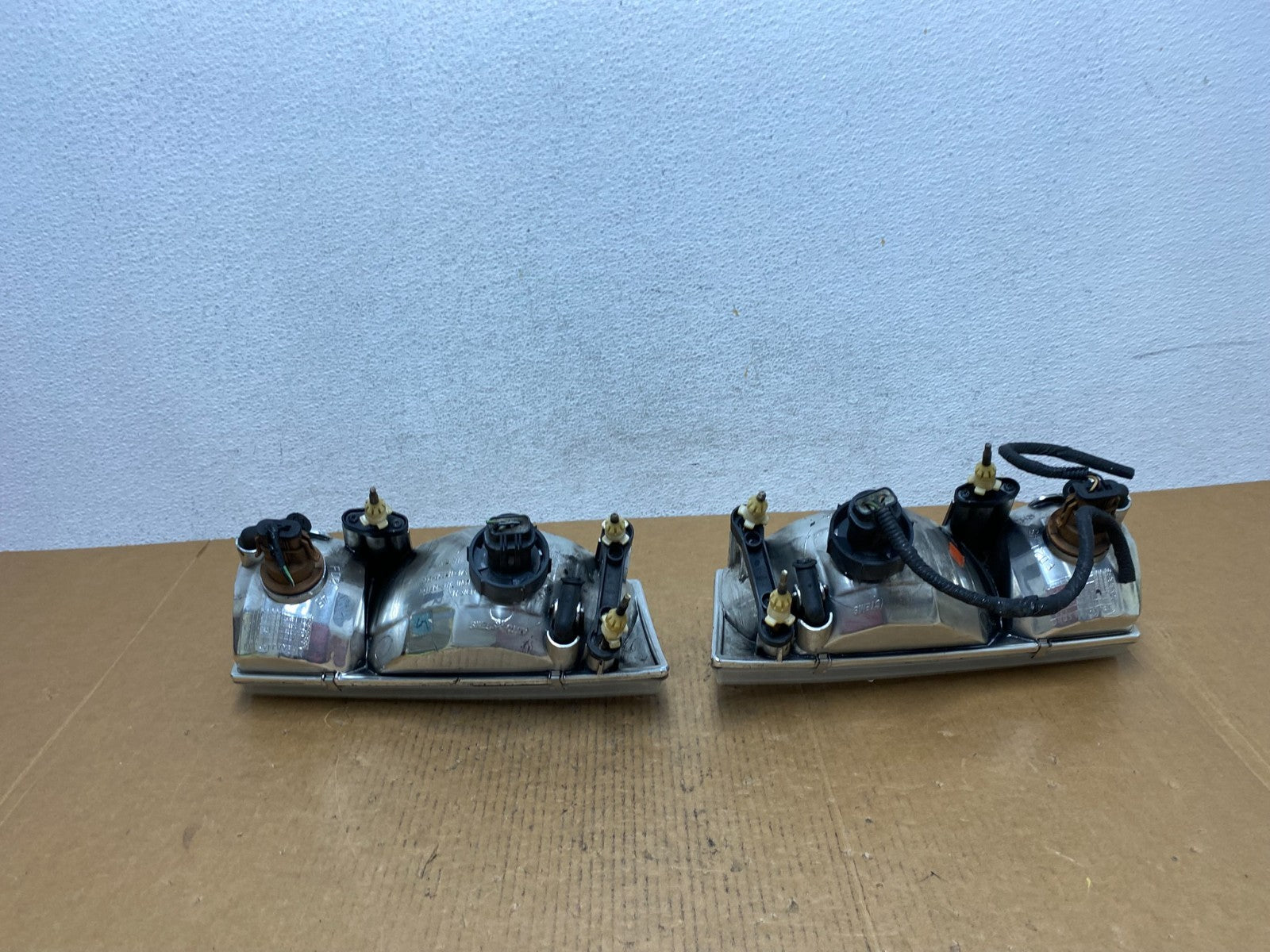 1998 to 2002 Mercury Grand Marquis Left+Right Set Halogen Headlight AE0558 DG7