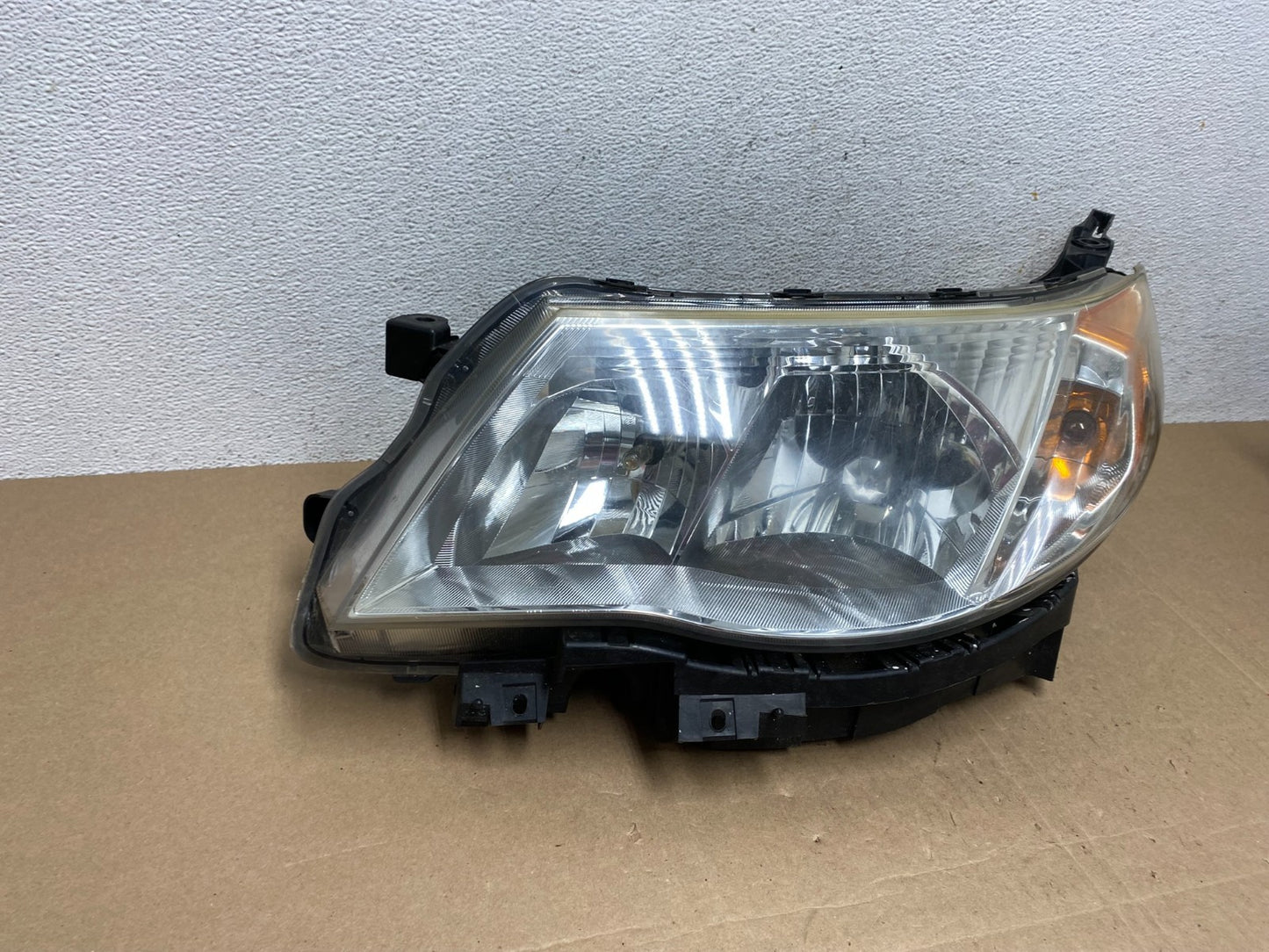 2009-2013 Subaru Forester Left Driver LH Halogen Headlight AE4949 DW2