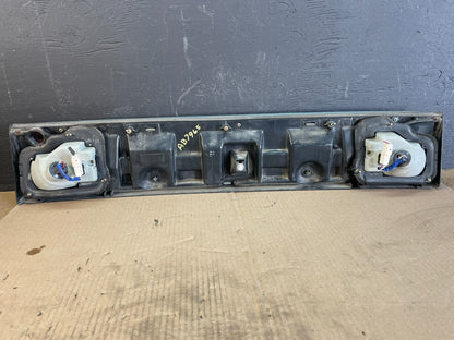 1995 1996 Toyota Camry Center Trunk Rear Tail Light AB7965 DG3
