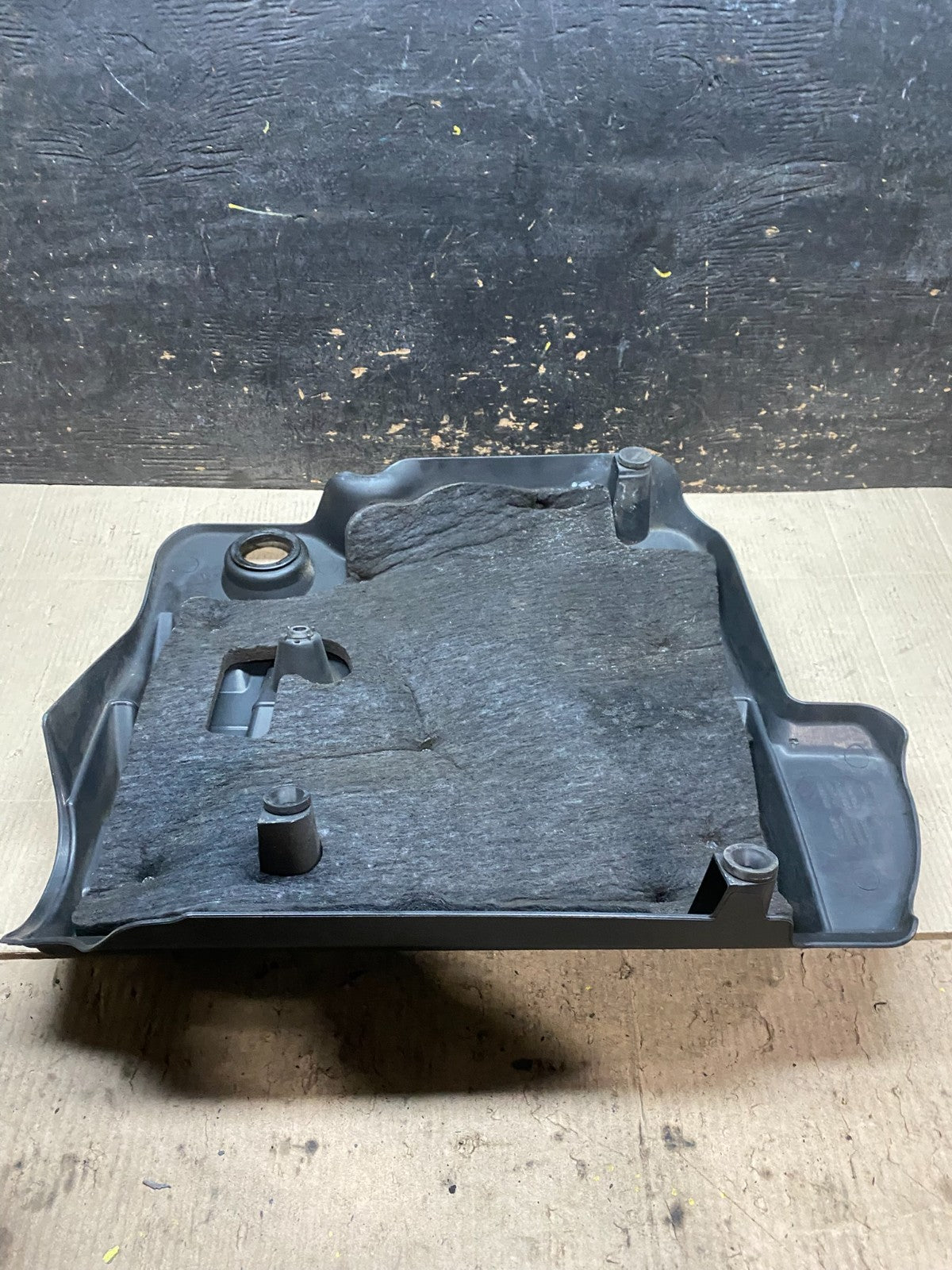 2010 to 2012 Cadillac SRX 3.6L Plastic Engine Cover Shield X2922 DG4