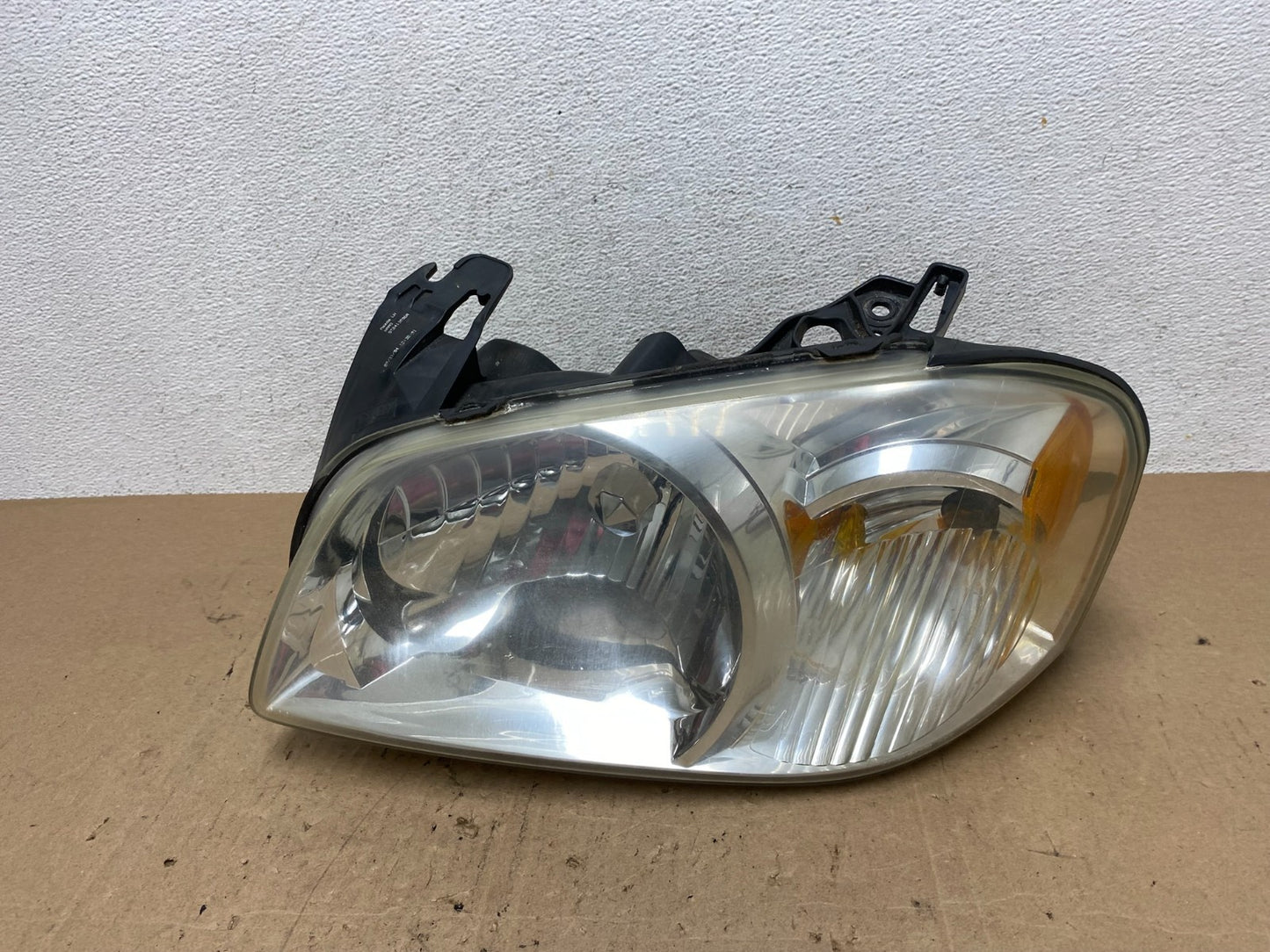 2005 - 2006 Mazda Tribute Left Driver LH Halogen Headlight AE6135 DW0